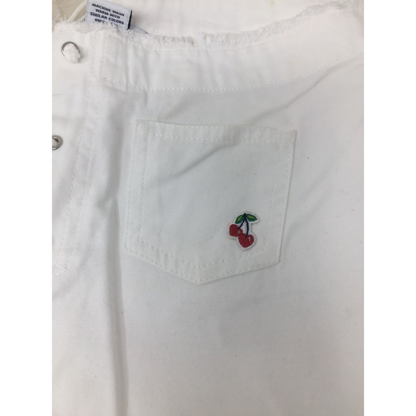 Womens Abercrombie Size 16 White Pants with a Cherry Logo New With Tags