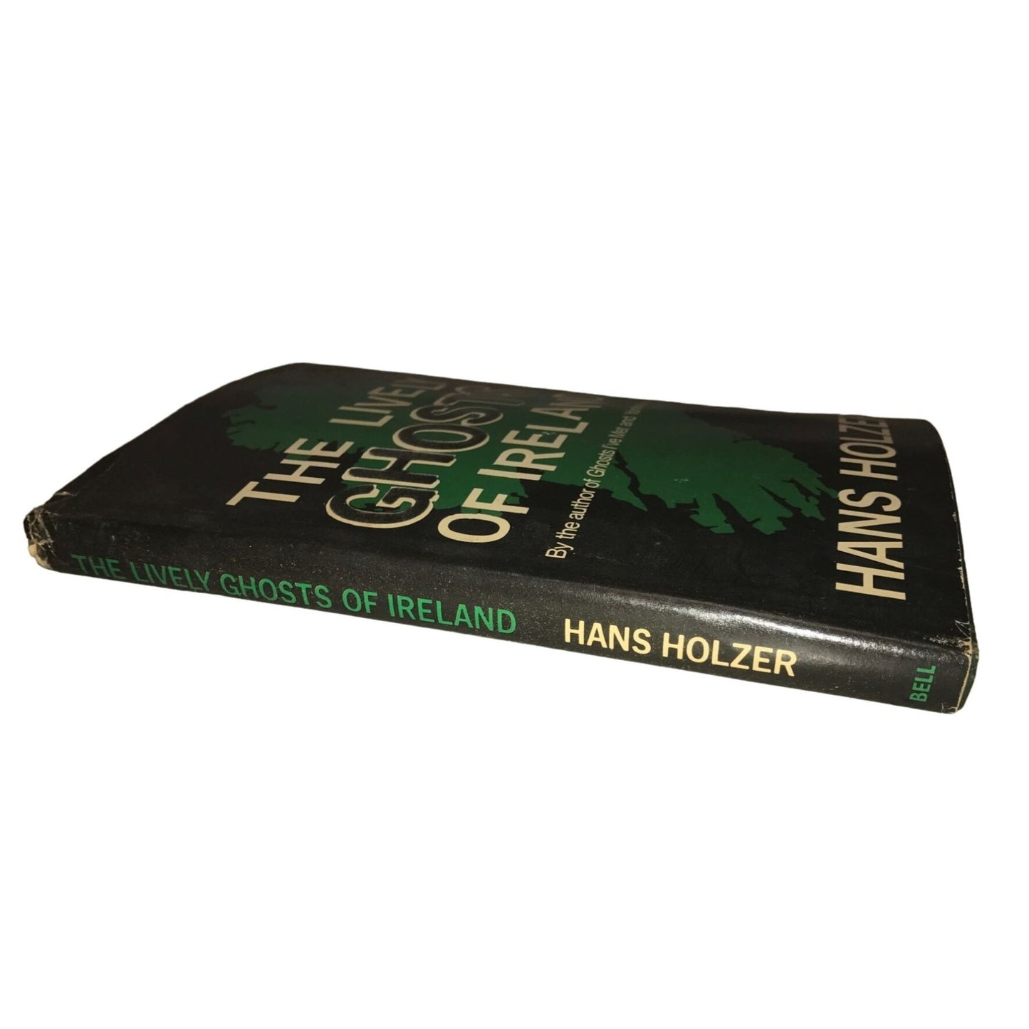 THE LIVELY GHOSTS OF IRELAND Book by Hans Holzer