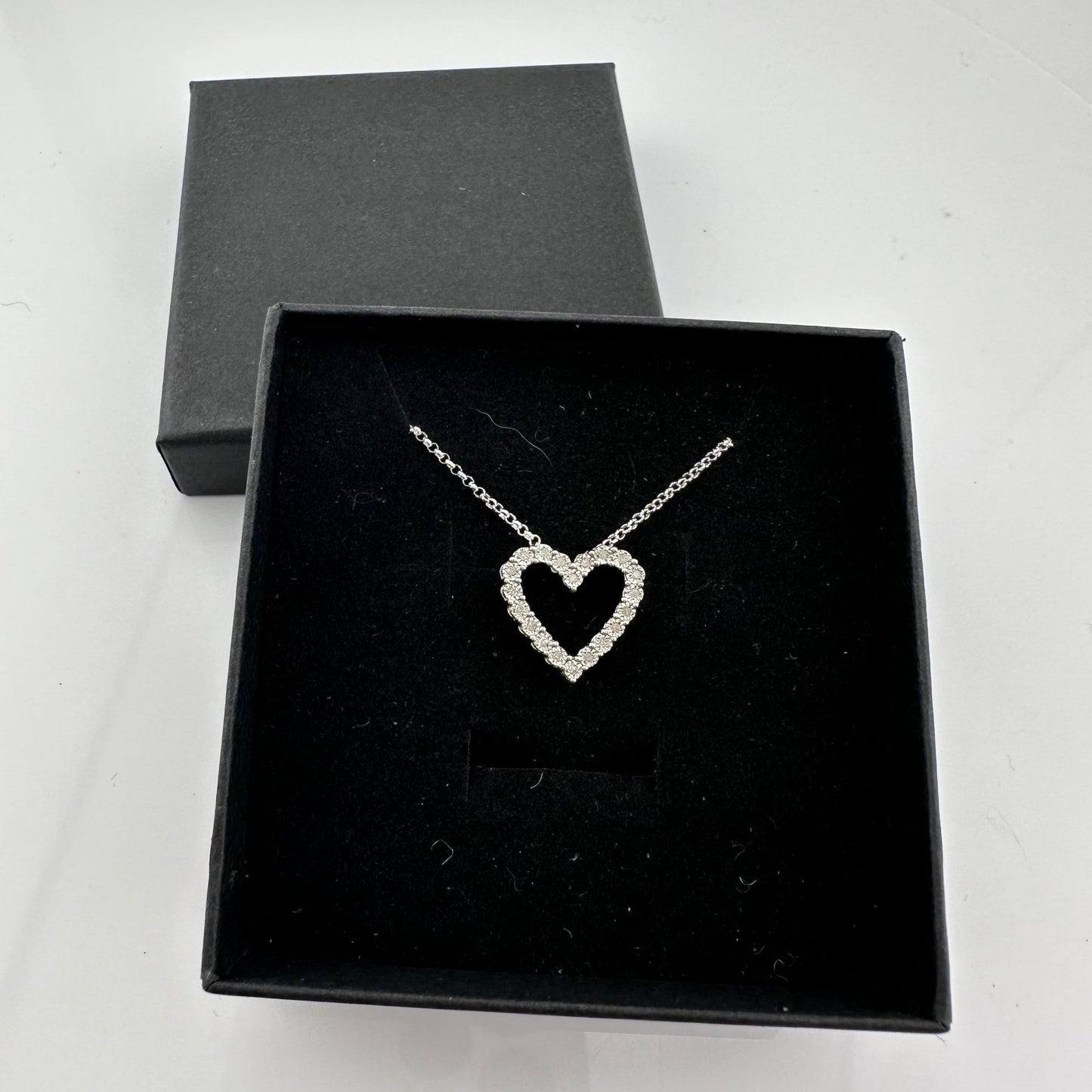 Beautiful Heart Necklace w Natural Diamonds in Illusion Settings