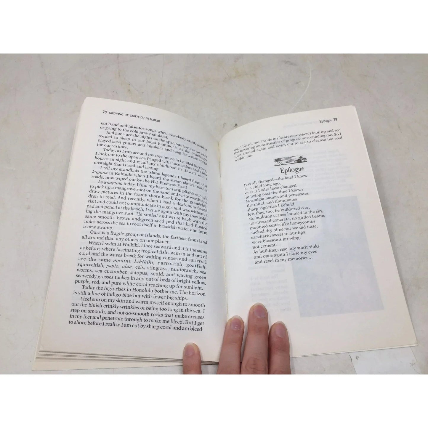 Growing Up Barefoot in Hawaiʻi by Peggy Hickok Hodge. - A+ Stuff - Books - A+ Stuff