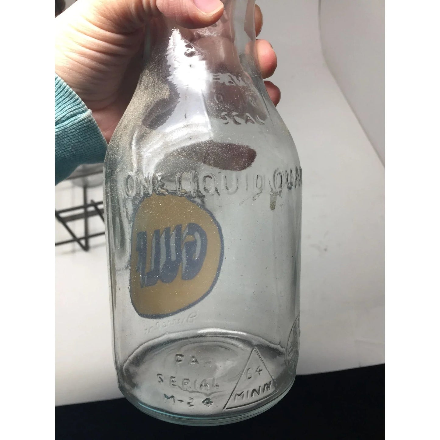 GULF Oil Glass Bottles with Metal Carrier (5 bottles, 6 lids) - GULF - Automobilia - A+ Stuff