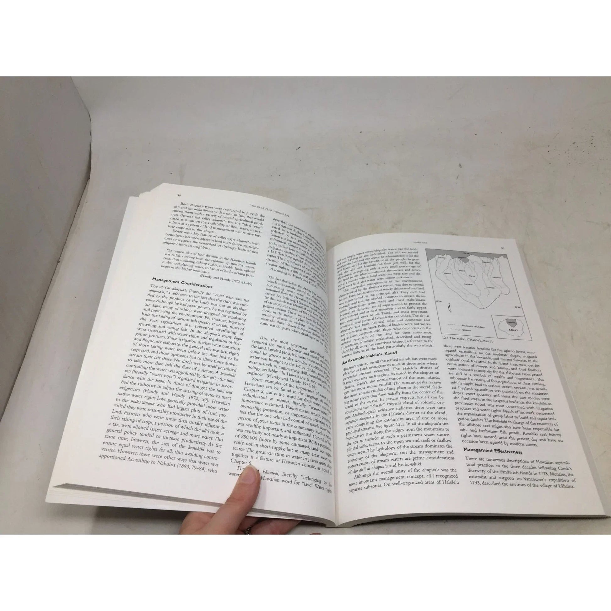 Hawaiʻi: A Unique Geography by Joseph R. Morgan - A+ Stuff - Books - A+ Stuff