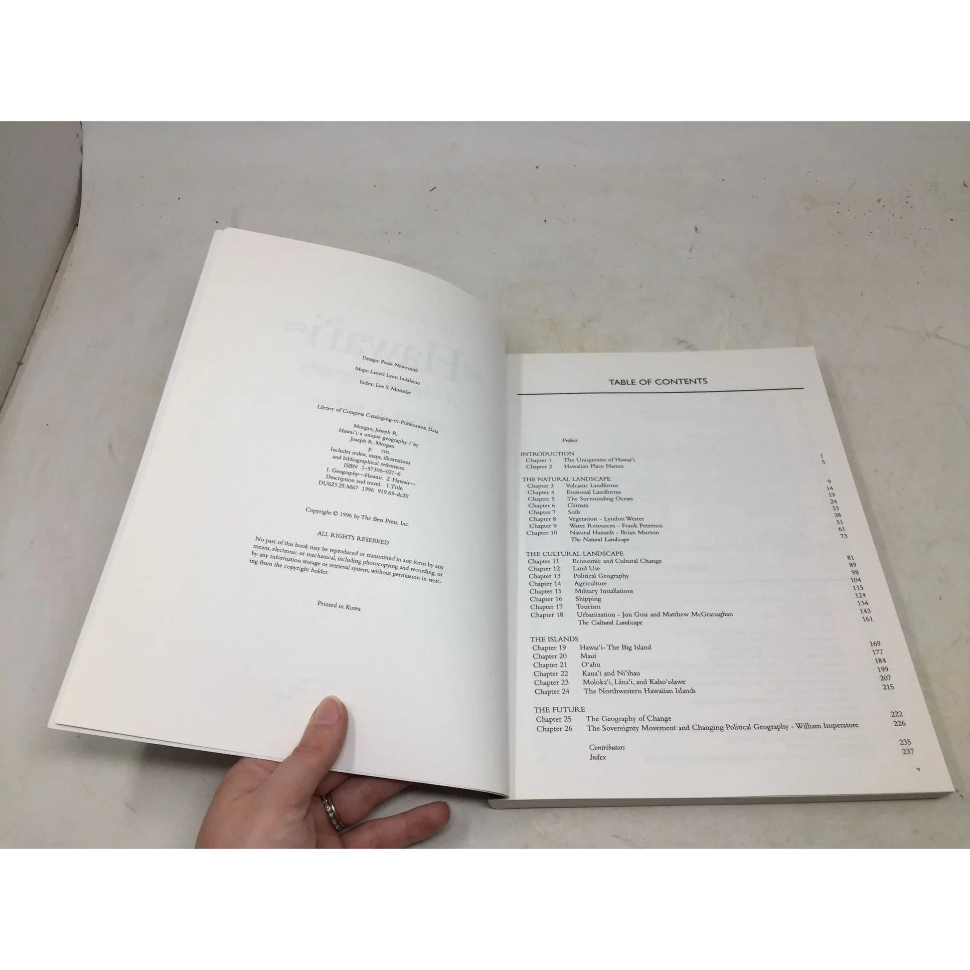 Hawaiʻi: A Unique Geography by Joseph R. Morgan - A+ Stuff - Books - A+ Stuff