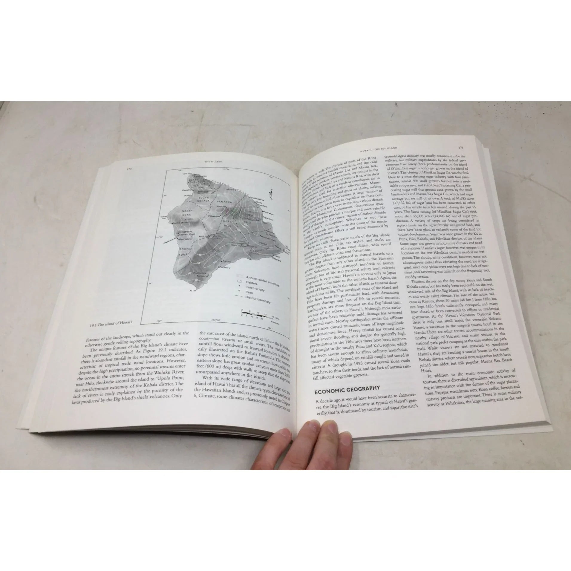 Hawaiʻi: A Unique Geography by Joseph R. Morgan - A+ Stuff - Books - A+ Stuff