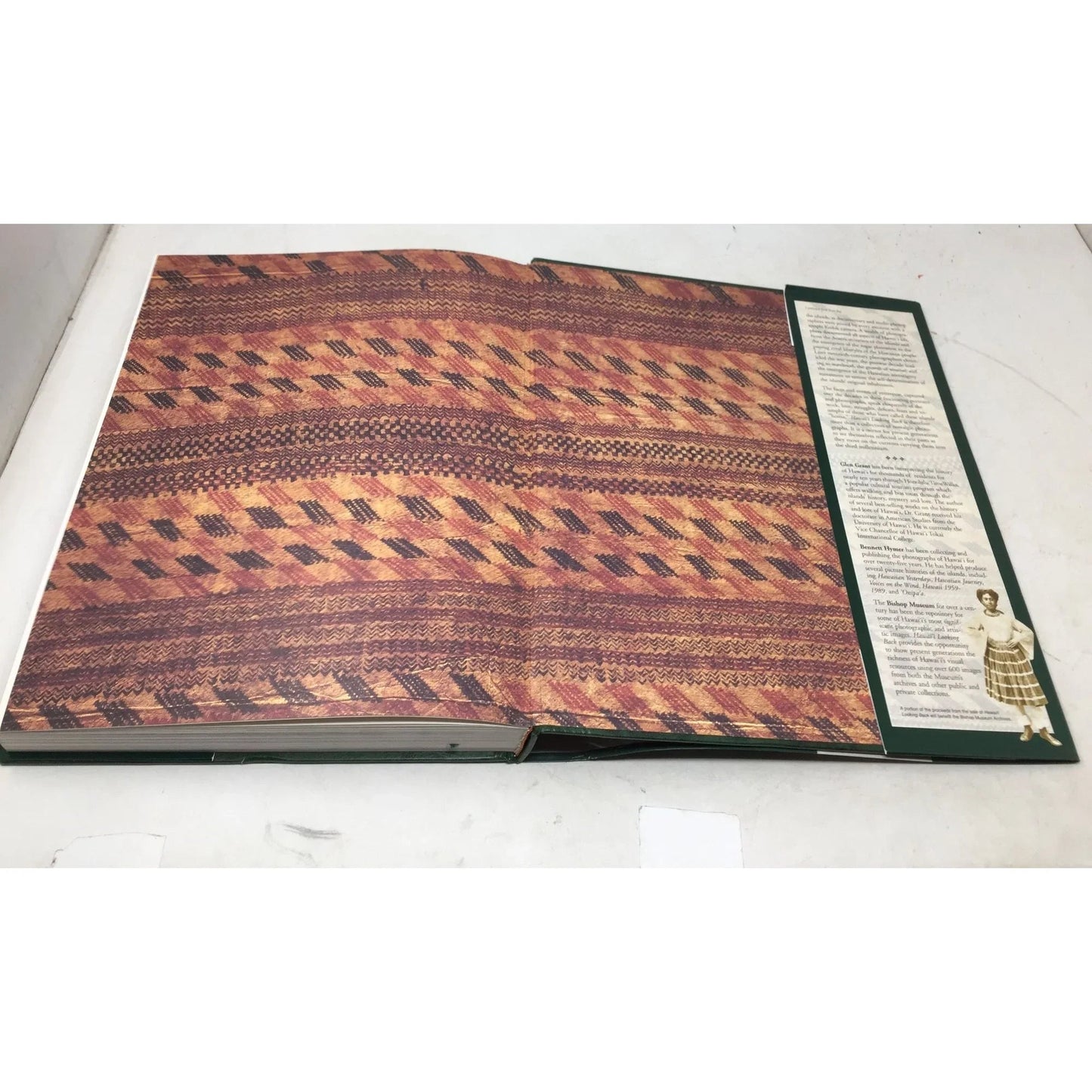 Hawaiʻi Looking Back: An Illustrated History of the Islands. - unbranded - Vintage Books - A+ Stuff