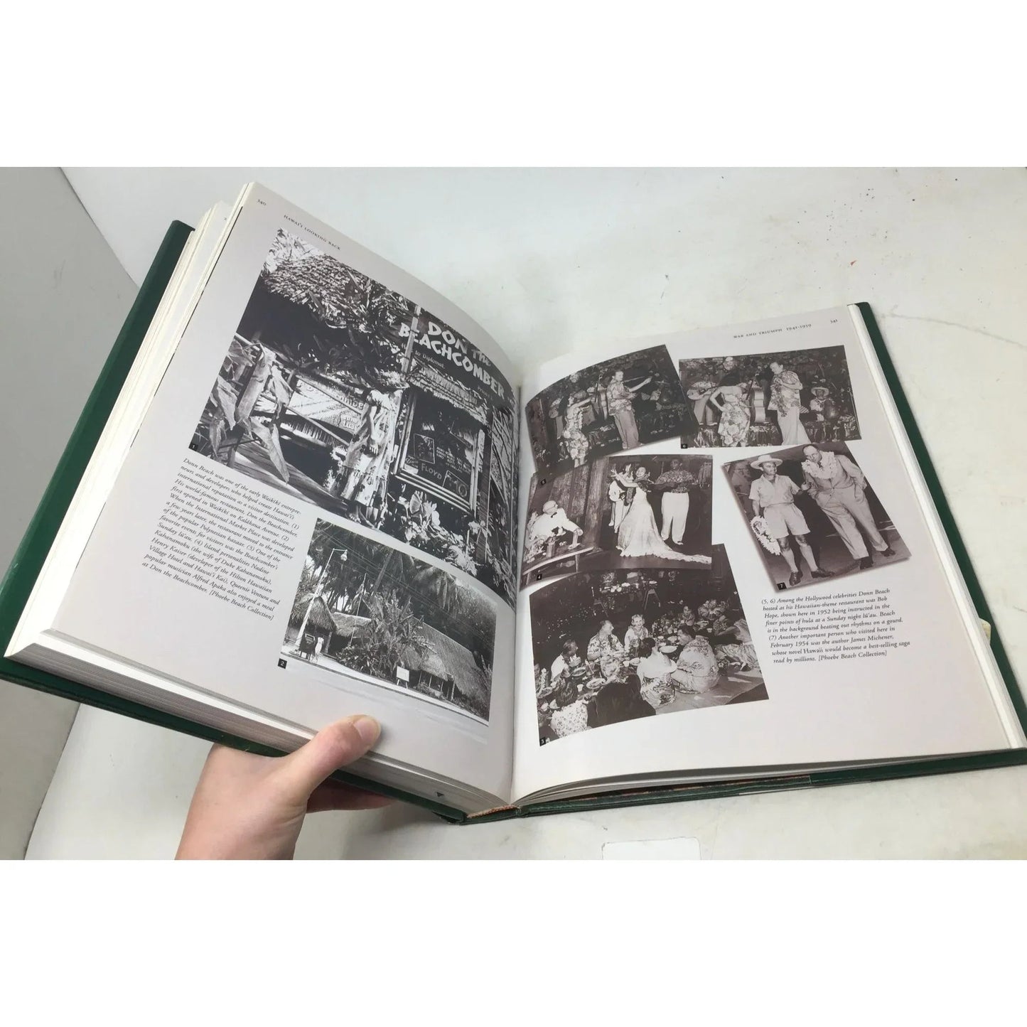 Hawaiʻi Looking Back: An Illustrated History of the Islands. - unbranded - Vintage Books - A+ Stuff