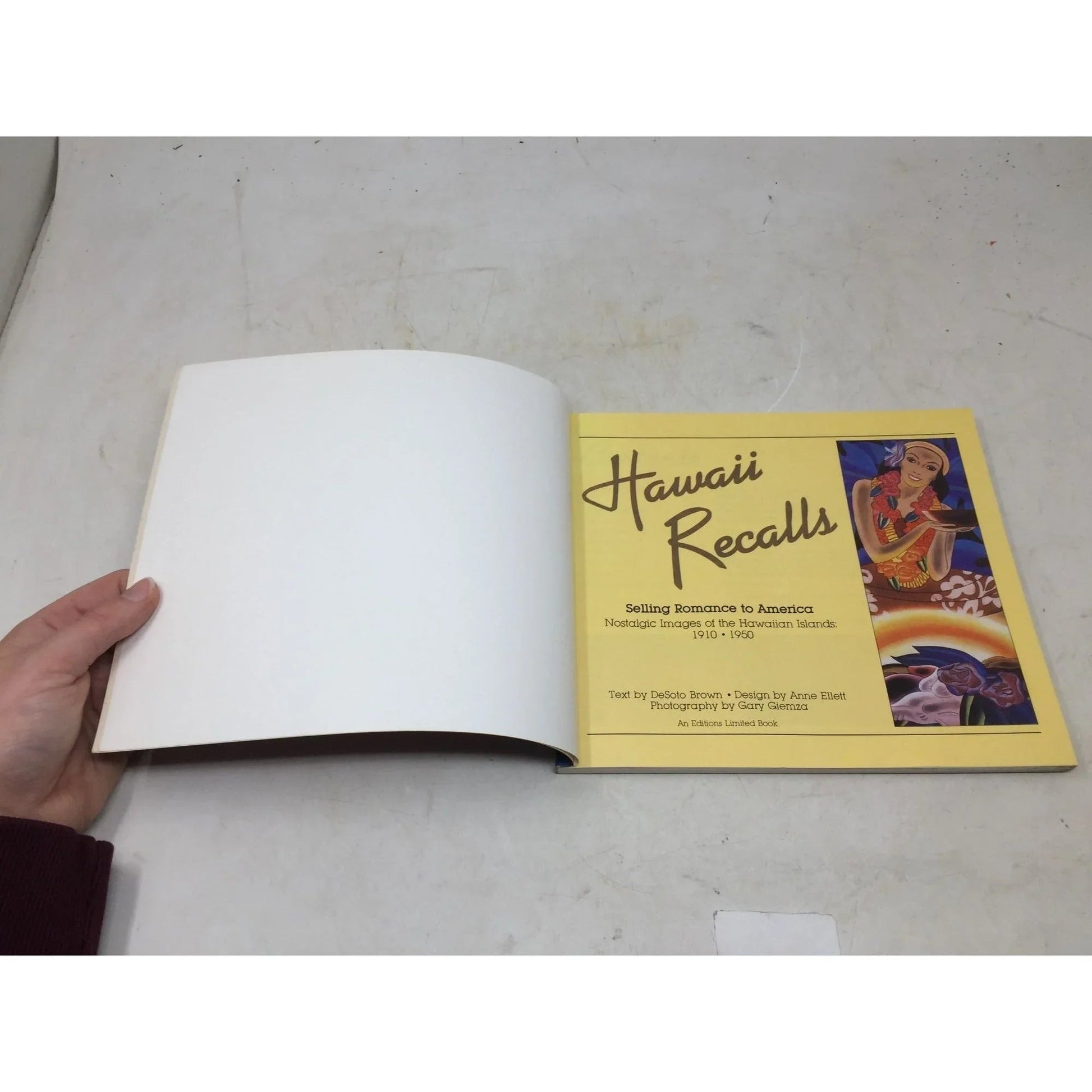 Hawaii Recalls: Selling Romance to America: Nostalgic Images of the Hawaiian Islands - A+ Stuff - Books - A+ Stuff