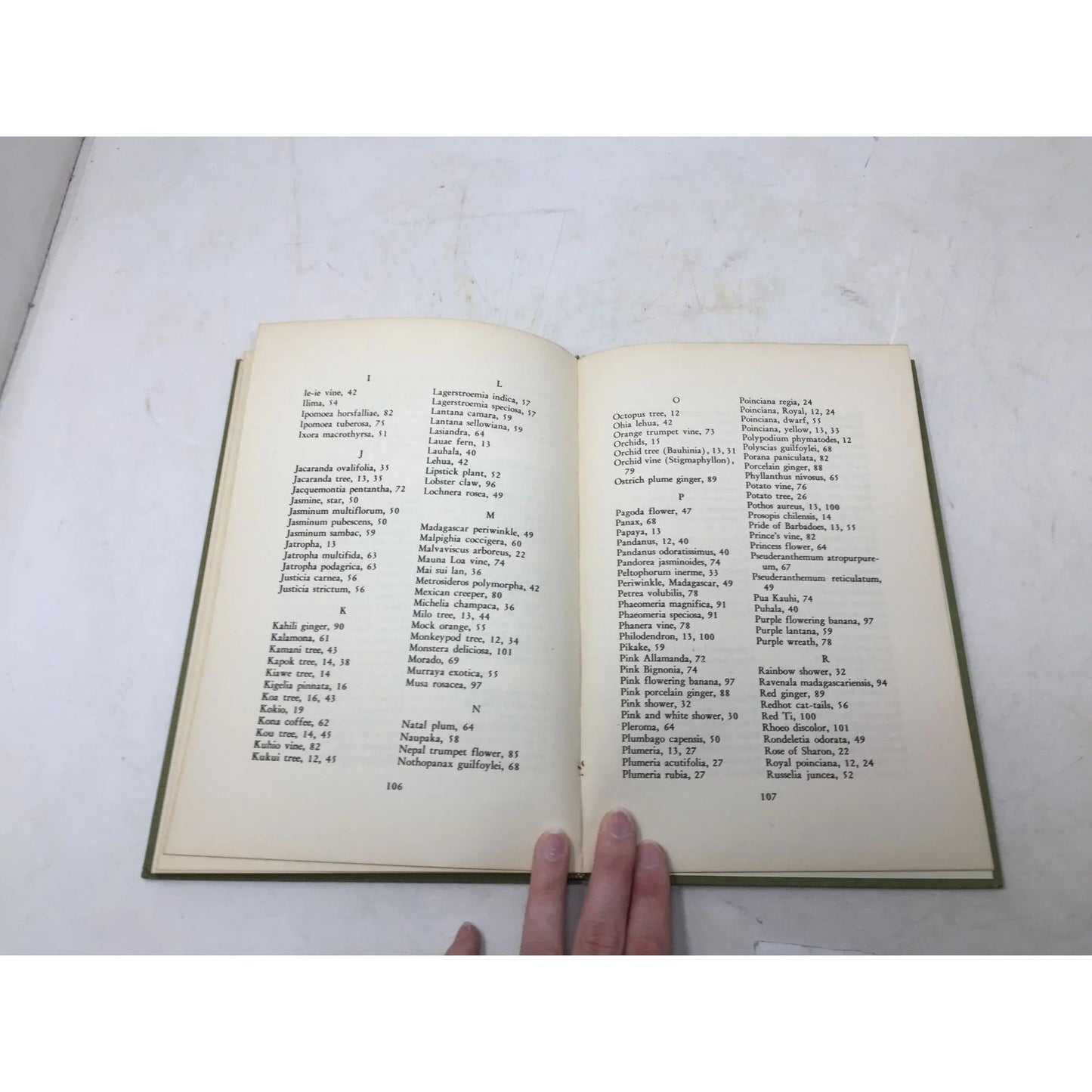 Hawaiian Flowers by Loraine E. Kuck and Richard C. Tongg book - A+ Stuff - Books - A+ Stuff