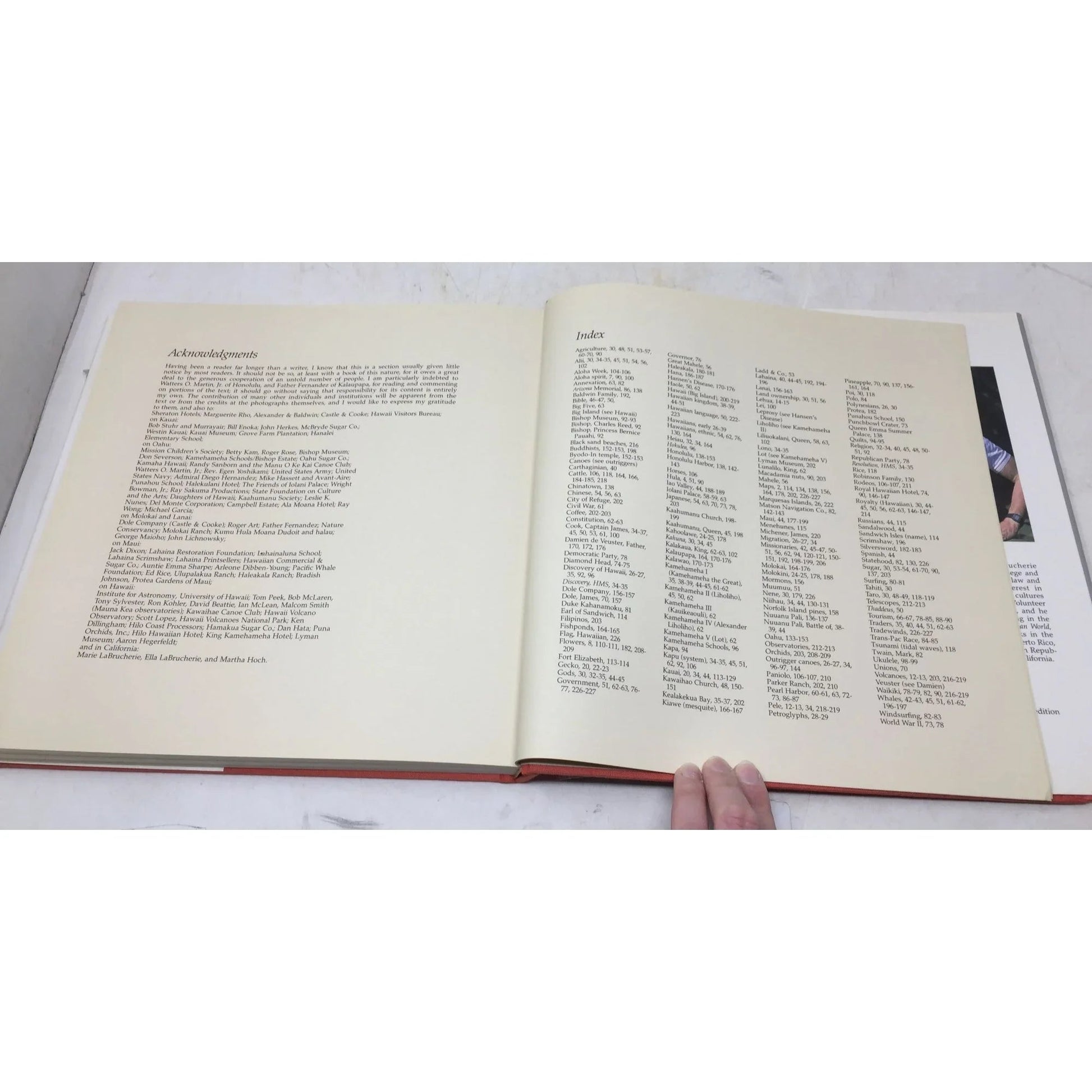 Hawaiian World, Hawaiian Heart by Roger A. LaBrucherie - A+ Stuff - books - A+ Stuff