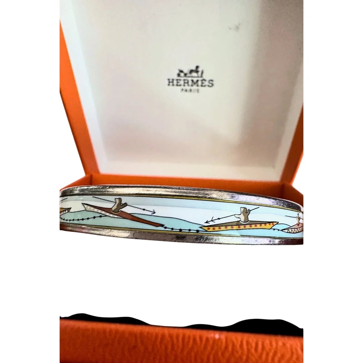 HERMES Enamel Printed Narrow Canoe Pattern Bracelet - Hermès - Bracelet - A+ Stuff