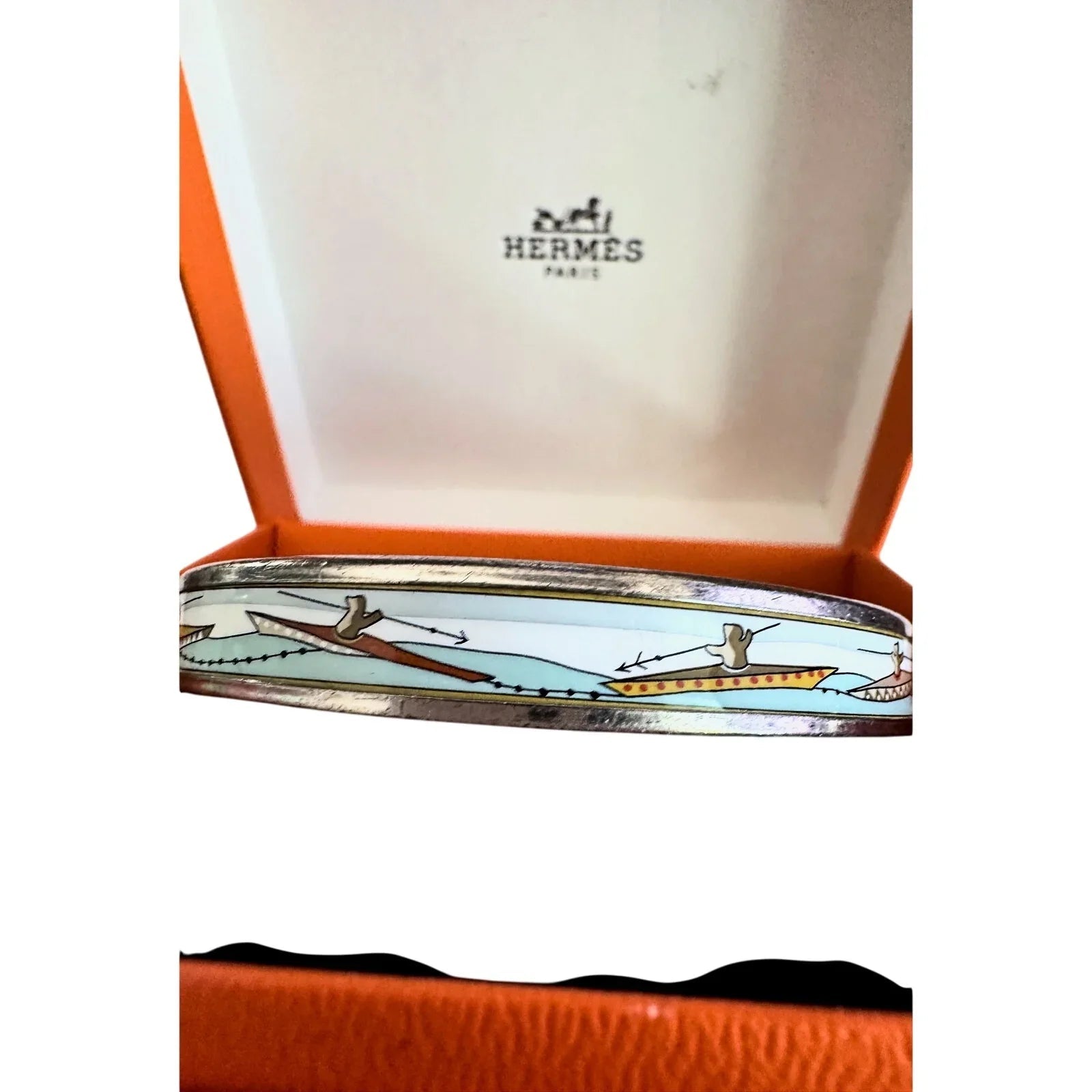 HERMES Enamel Printed Narrow Canoe Pattern Bracelet - Hermès - Bracelet - A+ Stuff