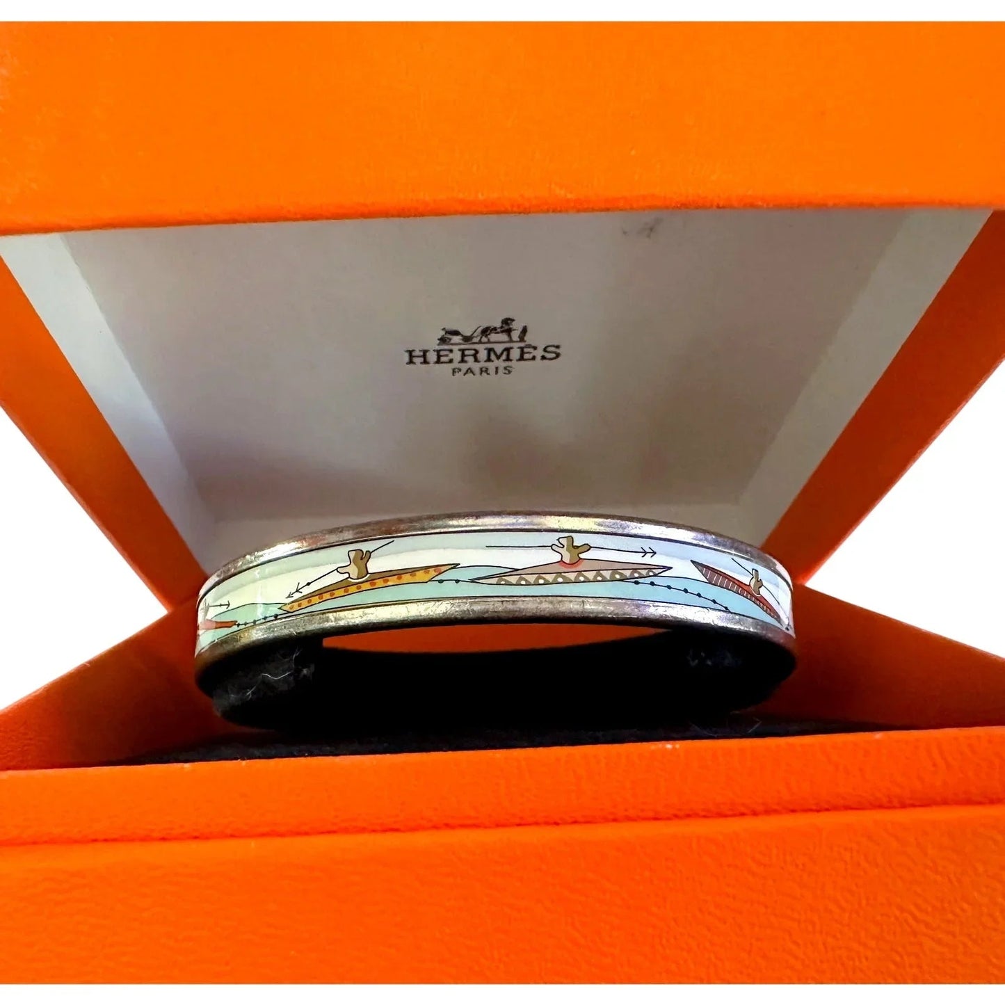HERMES Enamel Printed Narrow Canoe Pattern Bracelet - Hermès - Bracelet - A+ Stuff