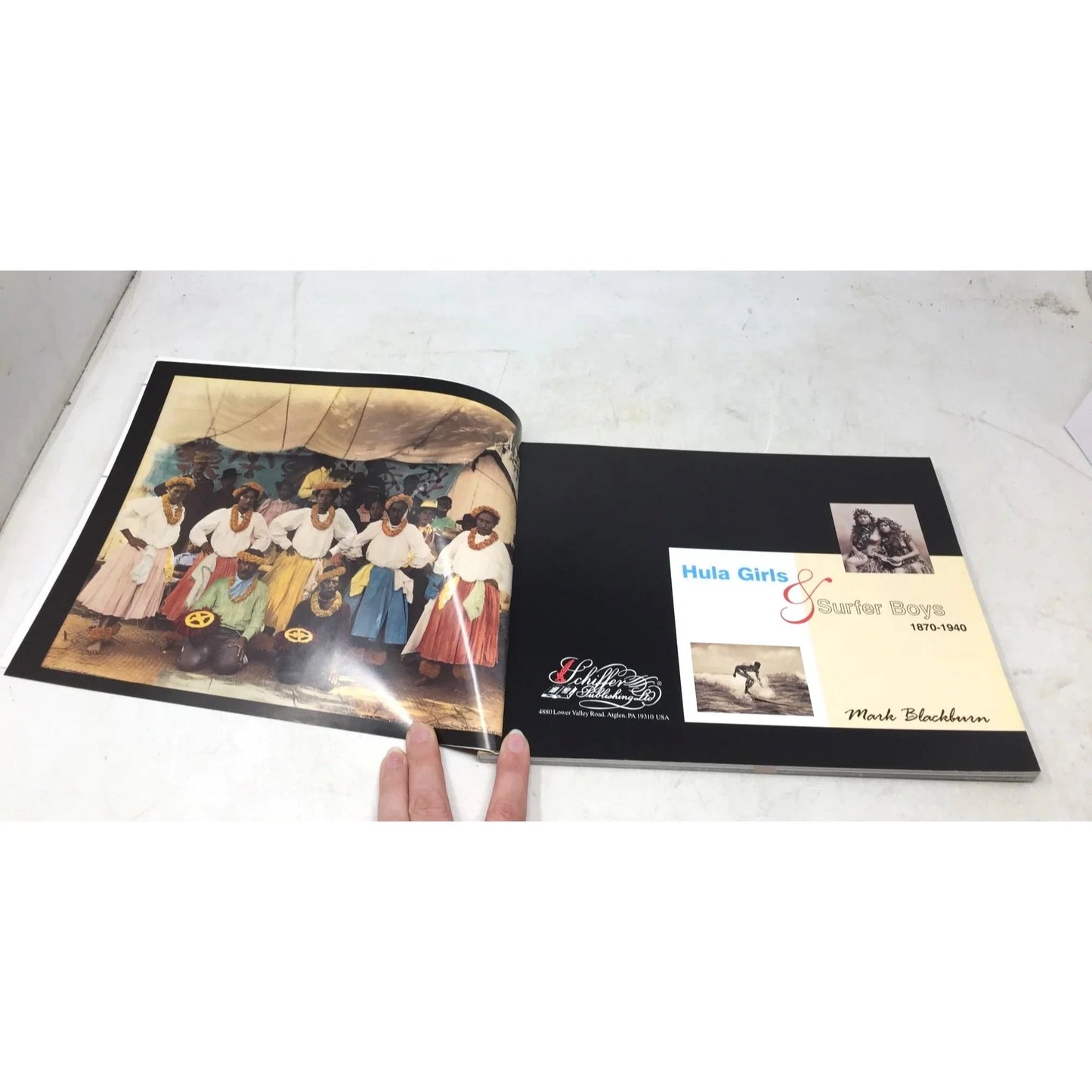 'Hula Girls & Surfer Boys 1870 - 1940' by Mark Blackburn - Unbranded - Books - A+ Stuff
