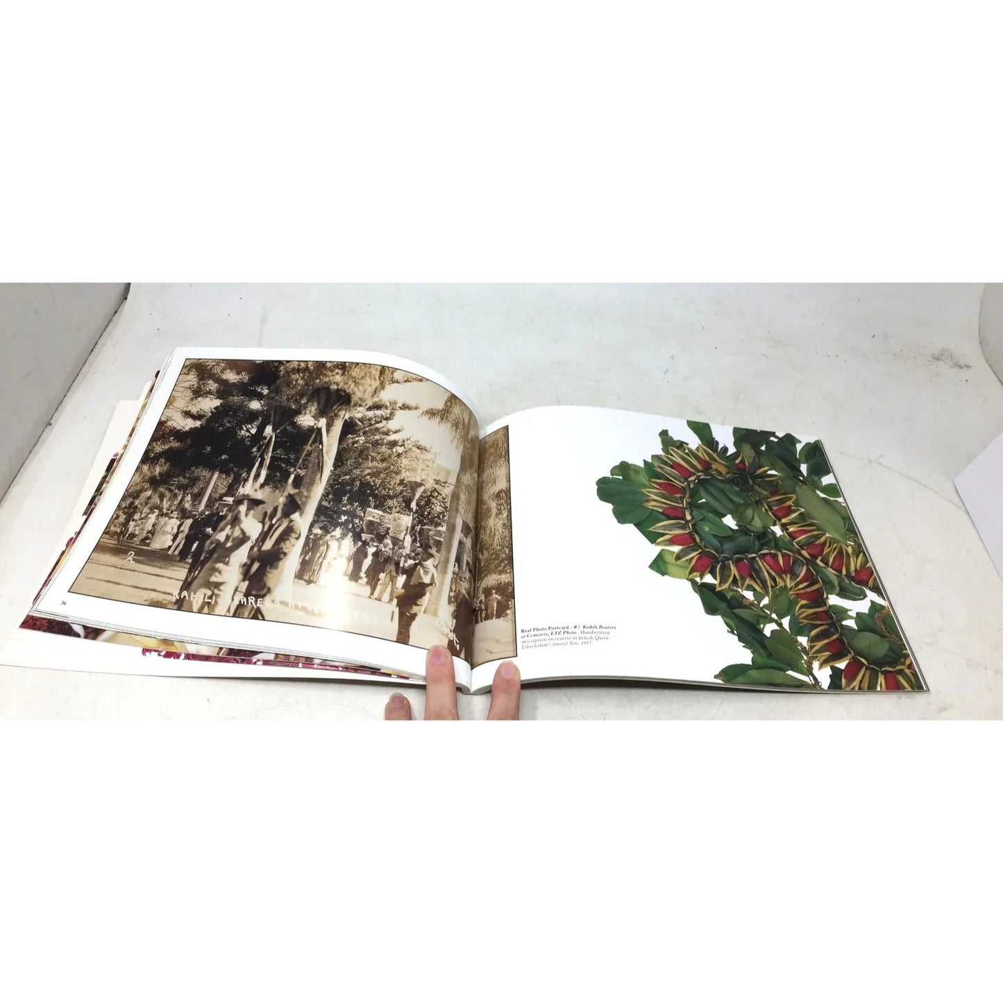 'Hula Heaven: The Queen's Album' by Mark A. Blackburn - unbranded - Books - A+ Stuff
