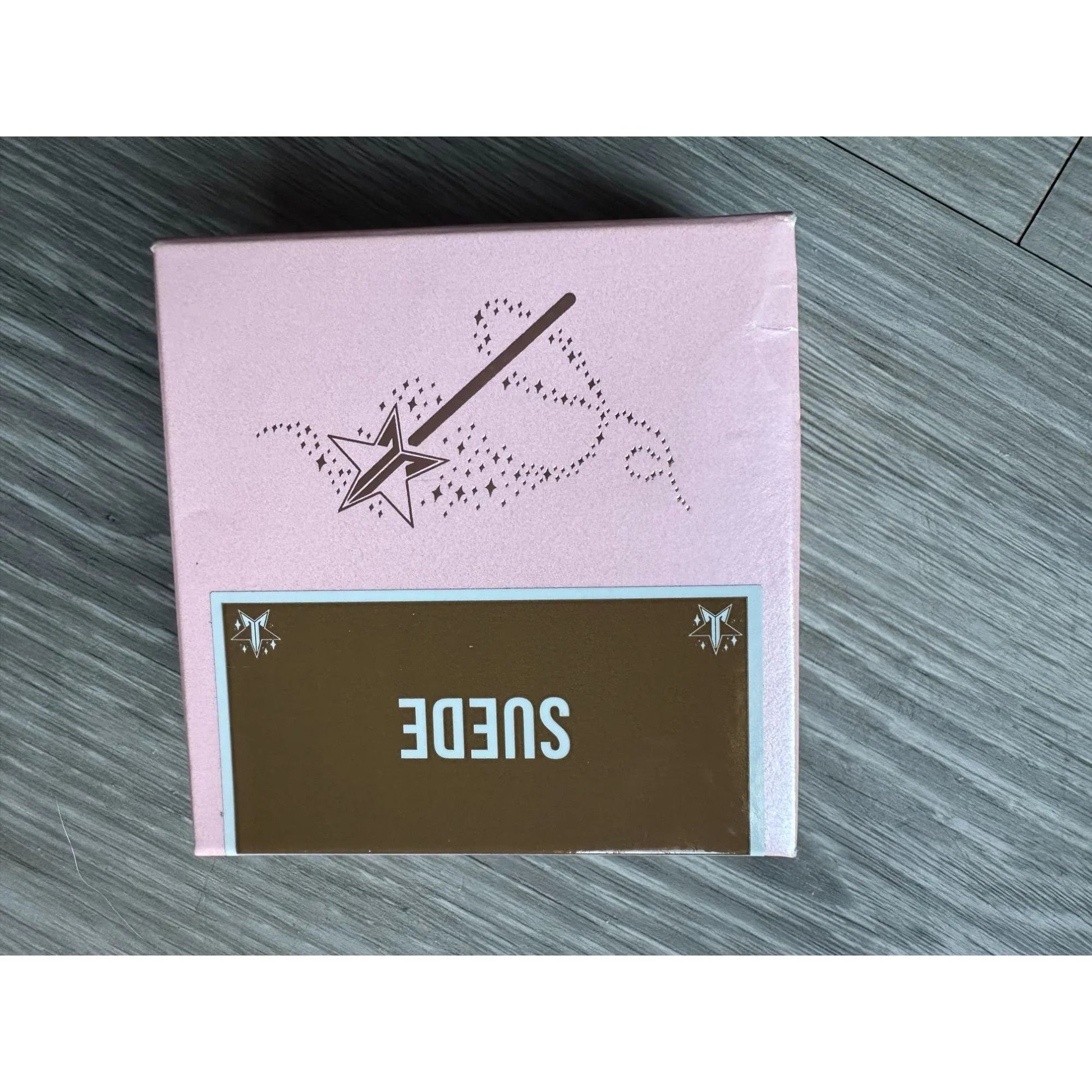 Jeffree Star Cosmetics MAGIC STAR™ SETTING POWDER Luminous SUEDE - Jeffree Star Cosmetics - Make up - A+ Stuff