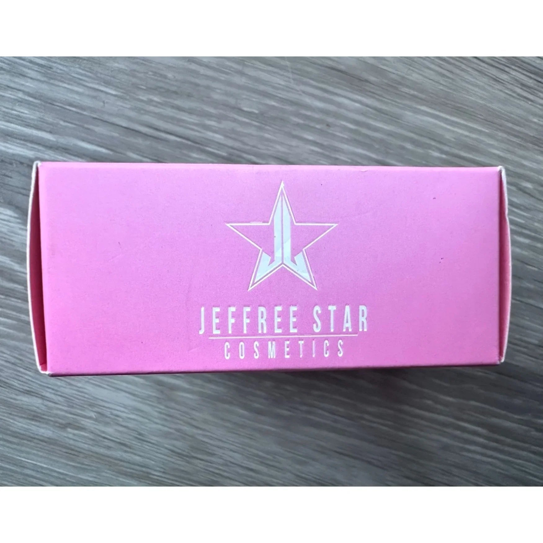 Jeffree Star Cosmetics MAGIC STAR™ SETTING POWDER Matte SUEDE - Jeffree Star Cosmetics - Make up - A+ Stuff