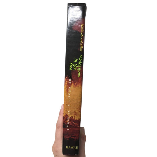 Volcanoes in the Sea: The Geology of Hawaii unbranded  A+ Stuff books