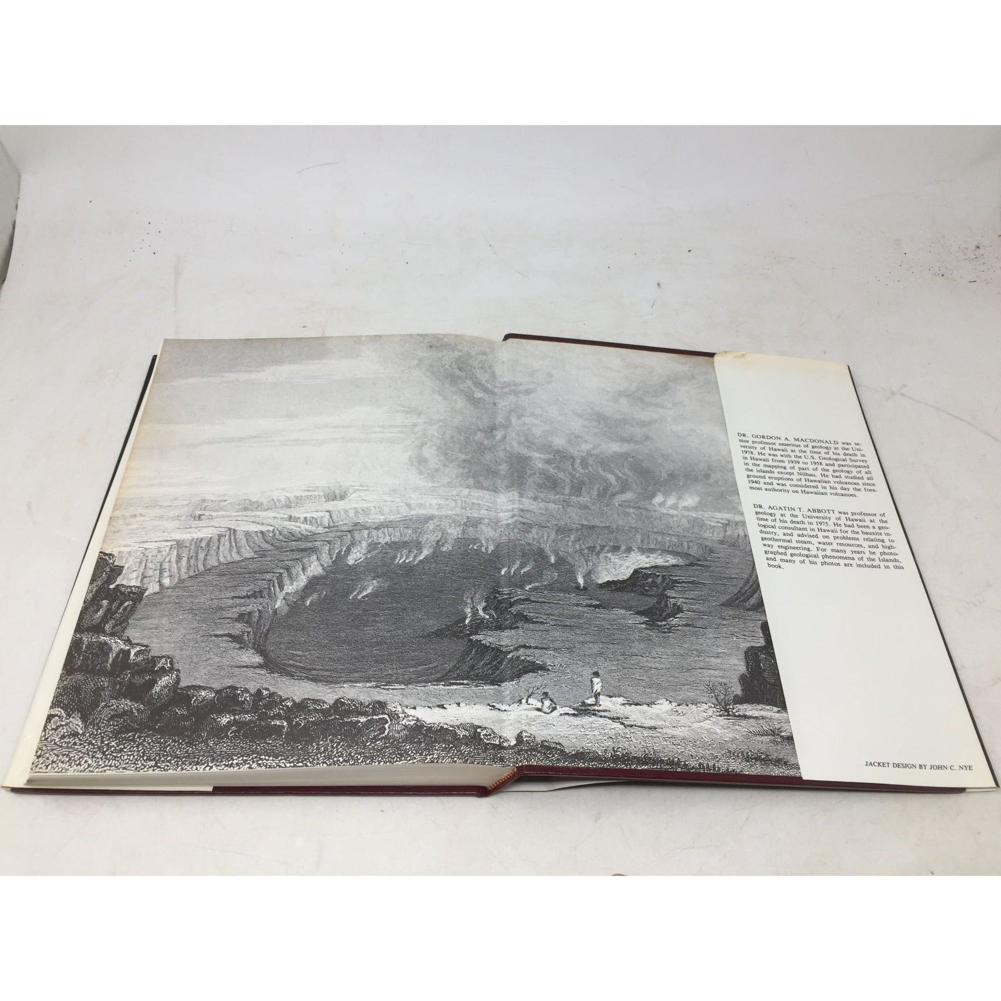 Volcanoes in the Sea: The Geology of Hawaii unbranded  A+ Stuff books