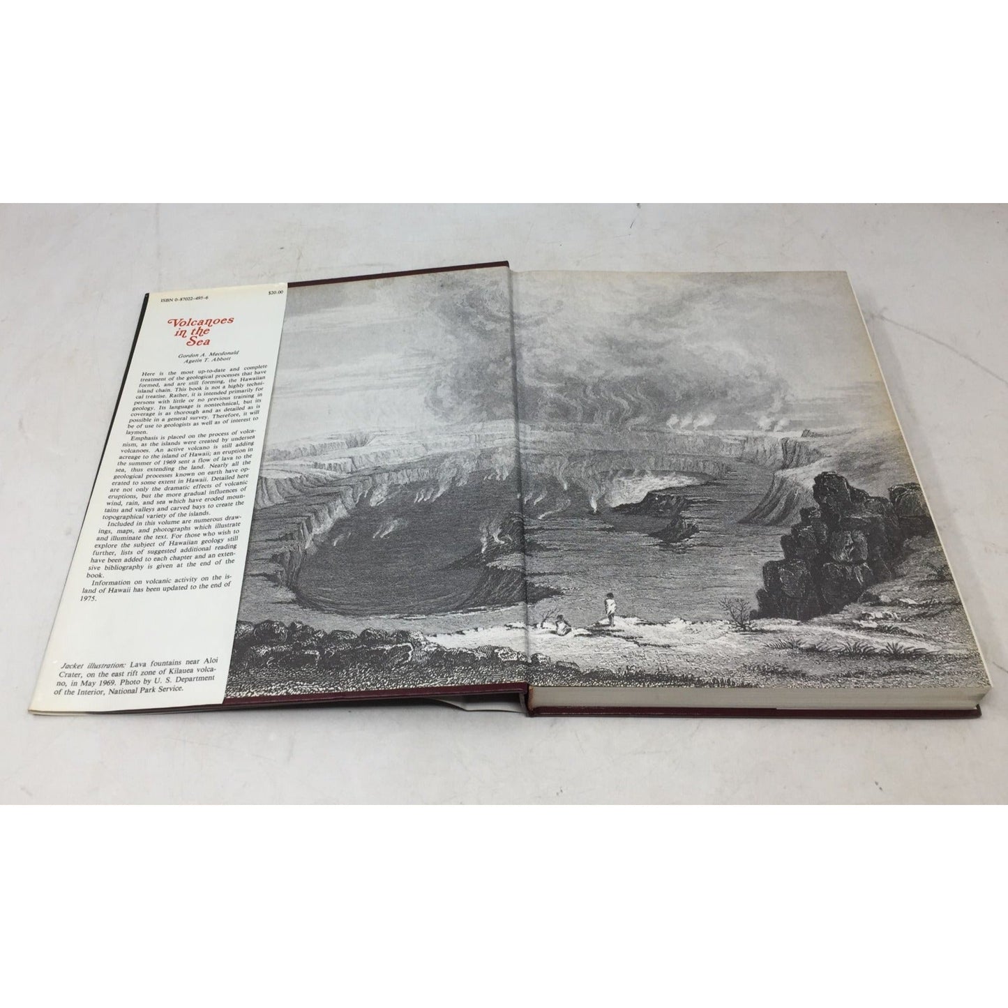 Volcanoes in the Sea: The Geology of Hawaii unbranded  A+ Stuff books