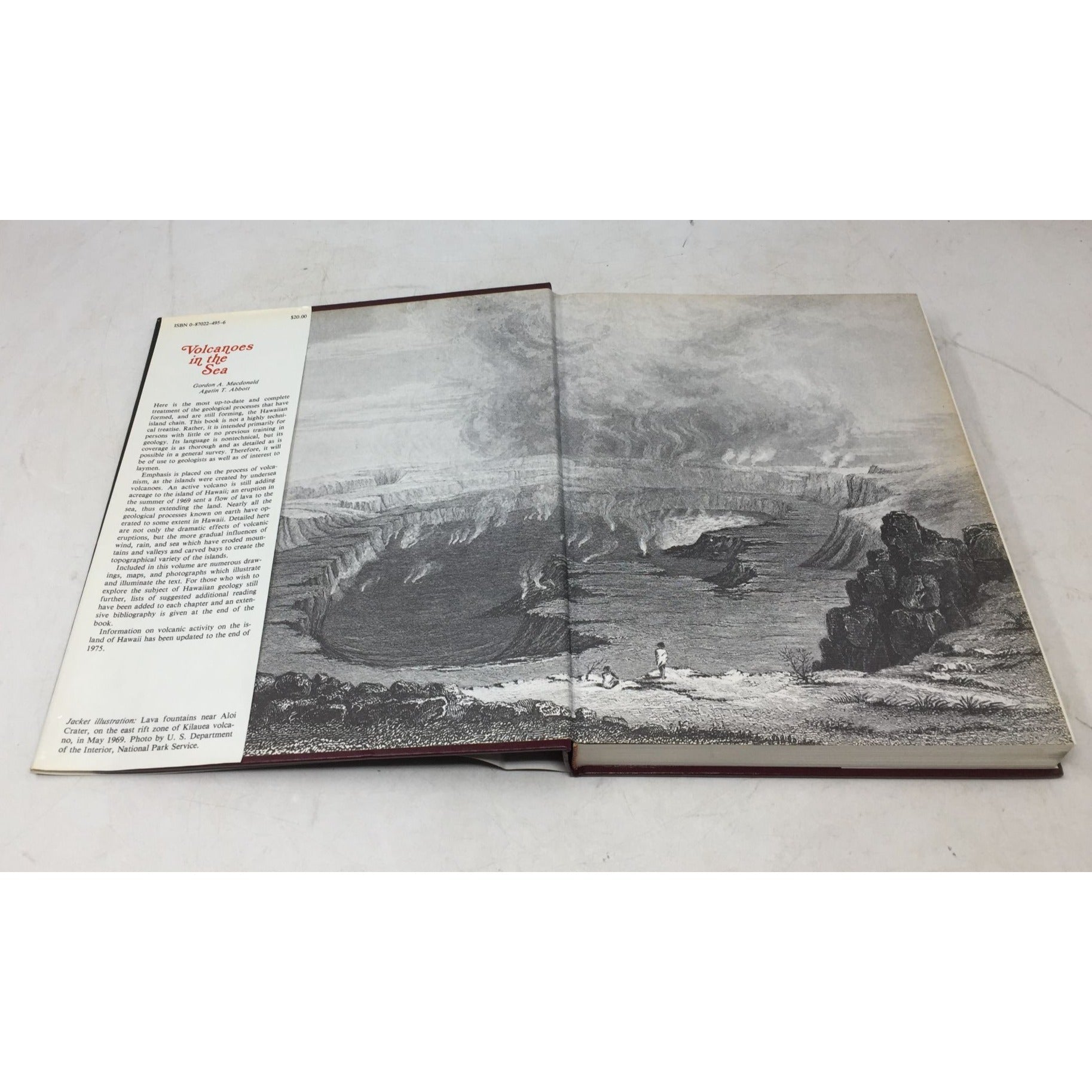 Volcanoes in the Sea: The Geology of Hawaii unbranded  A+ Stuff books