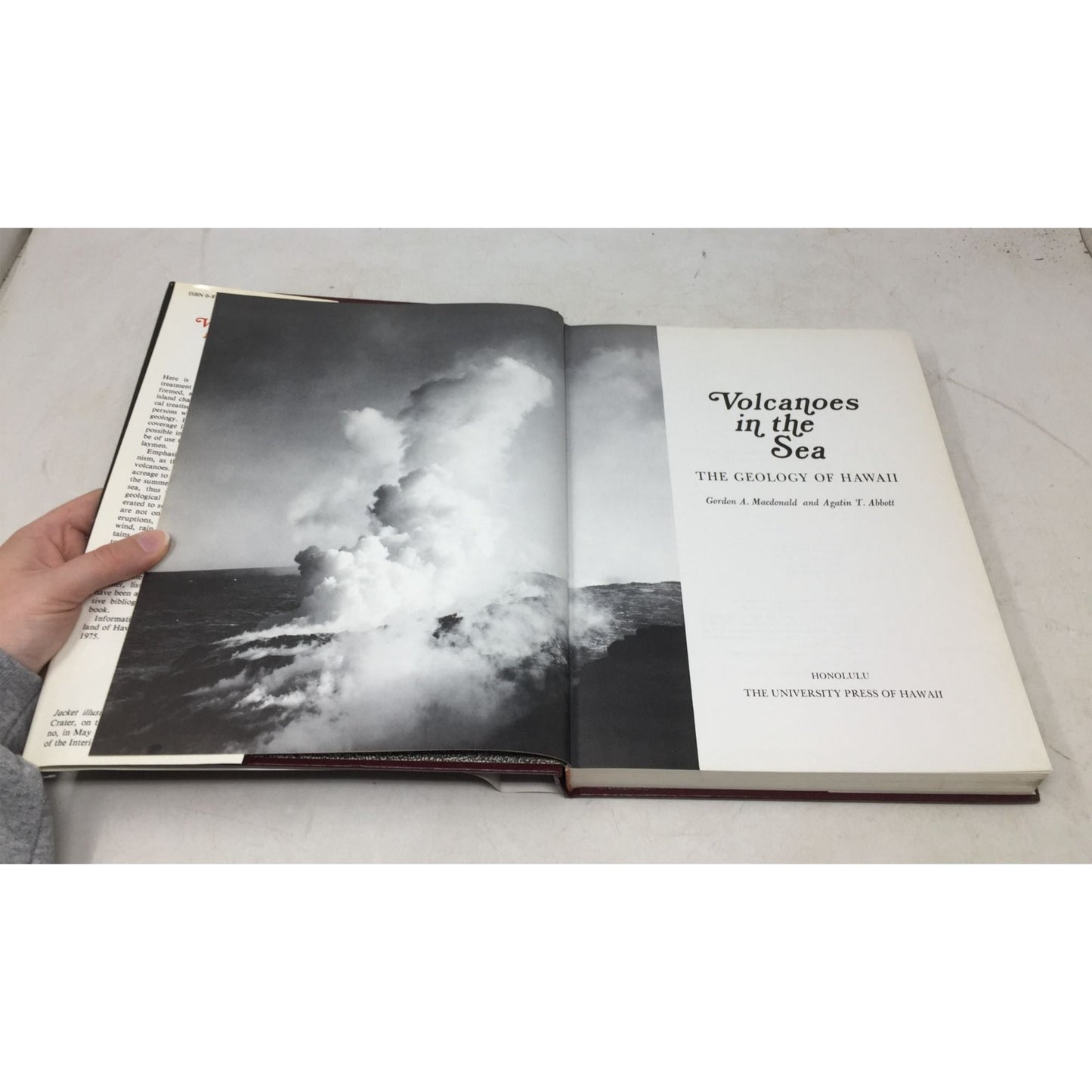 Volcanoes in the Sea: The Geology of Hawaii unbranded  A+ Stuff books