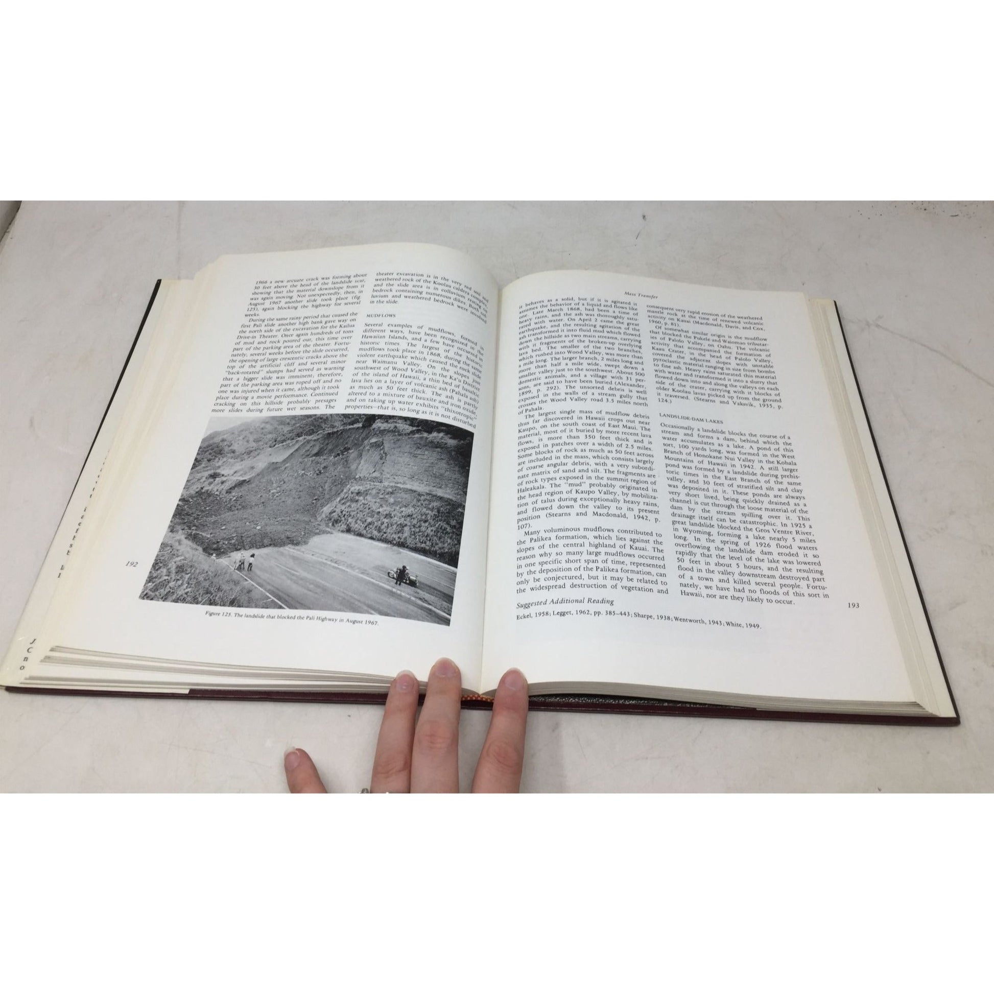 Volcanoes in the Sea: The Geology of Hawaii unbranded  A+ Stuff books