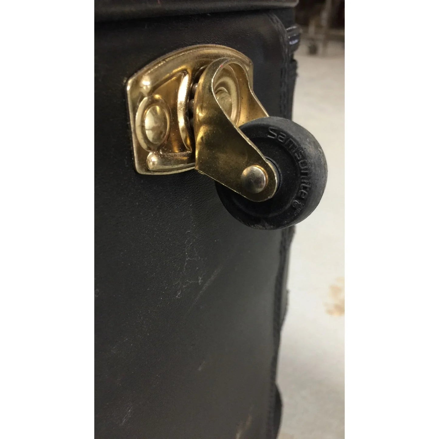 Large Black Samsonite Suitcase with wheels on it - samsonite - Luggage & Bags - A+ Stuff