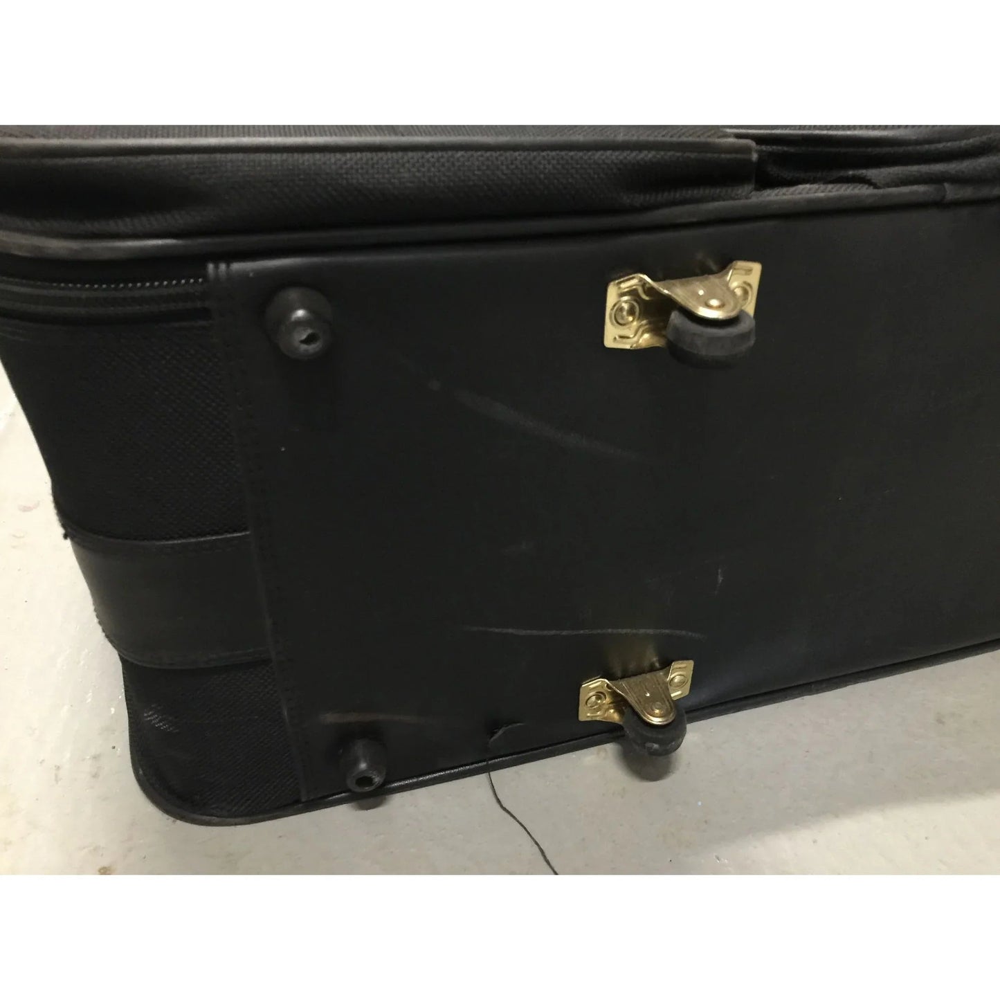 Large Black Samsonite Suitcase with wheels on it - samsonite - Luggage & Bags - A+ Stuff
