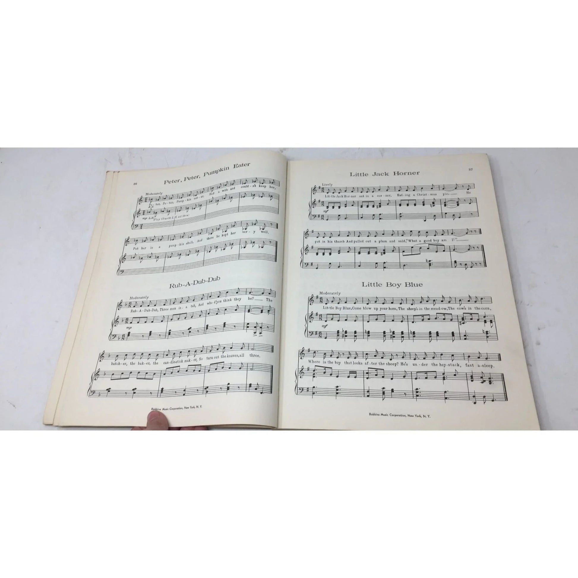 Mammoth Series No 4 Robbins Mammoth Collection of Famous Children's Songs - A+ Stuff - Sheet Music - A+ Stuff