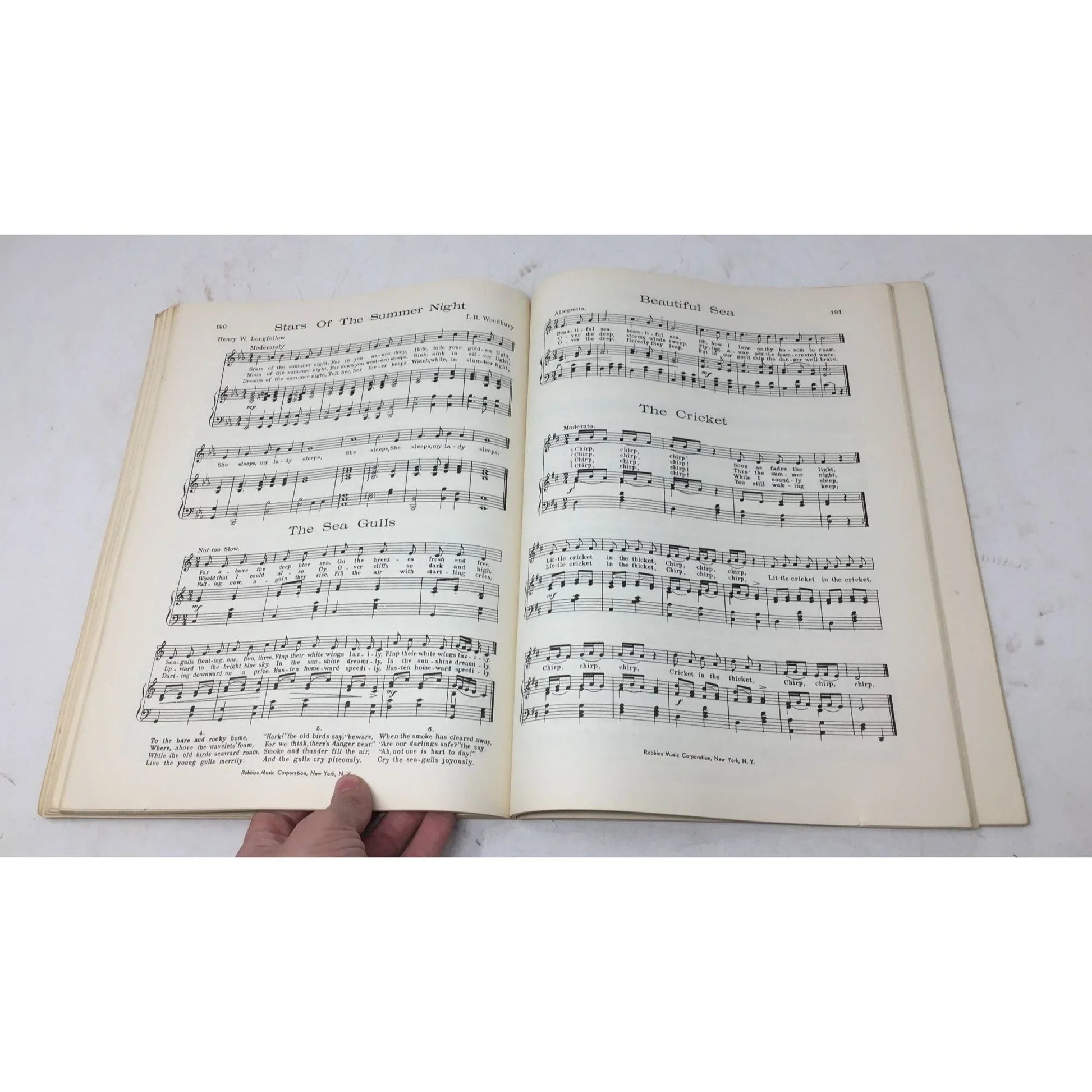 Mammoth Series No 4 Robbins Mammoth Collection of Famous Children's Songs - A+ Stuff - Sheet Music - A+ Stuff