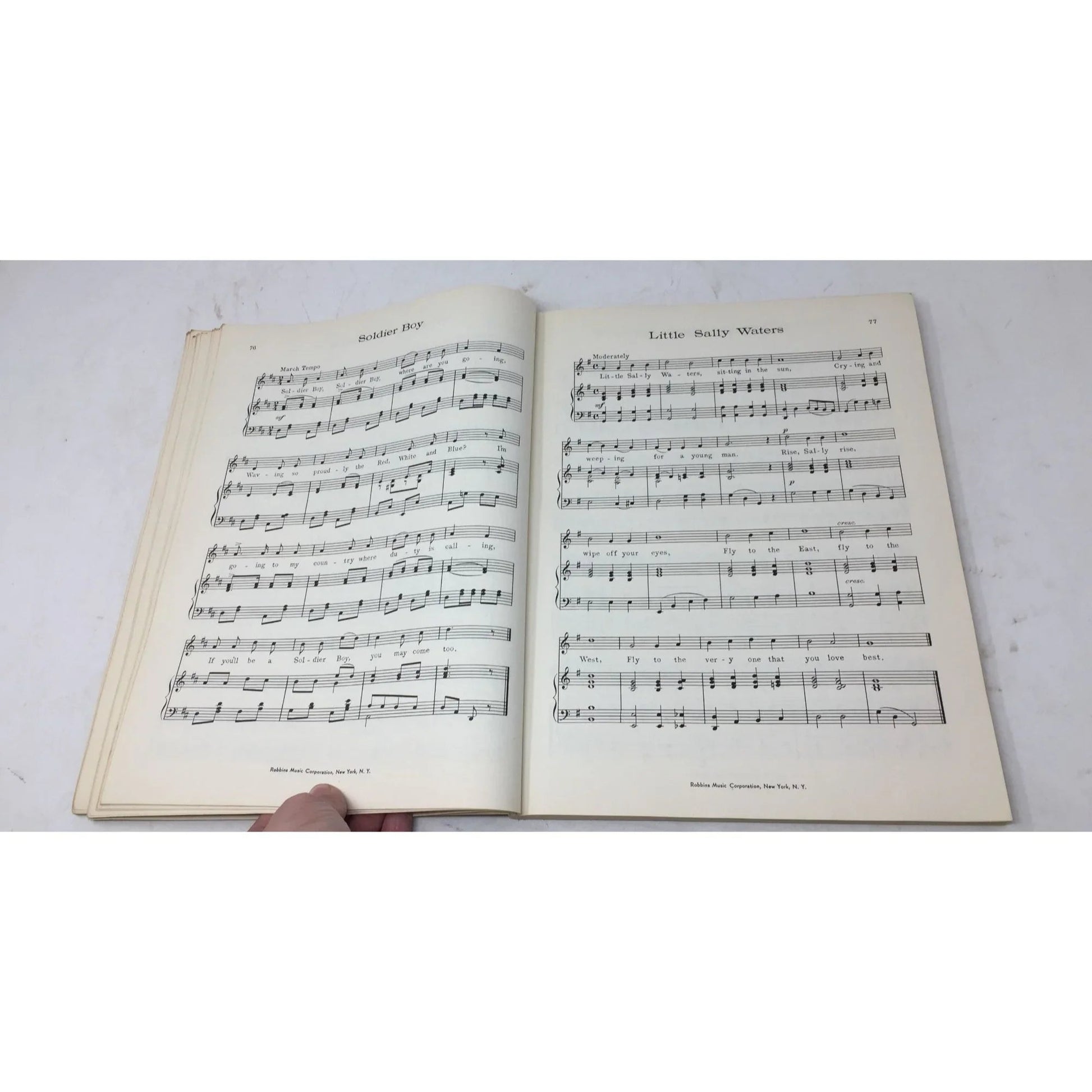 Mammoth Series No 4 Robbins Mammoth Collection of Famous Children's Songs - A+ Stuff - Sheet Music - A+ Stuff