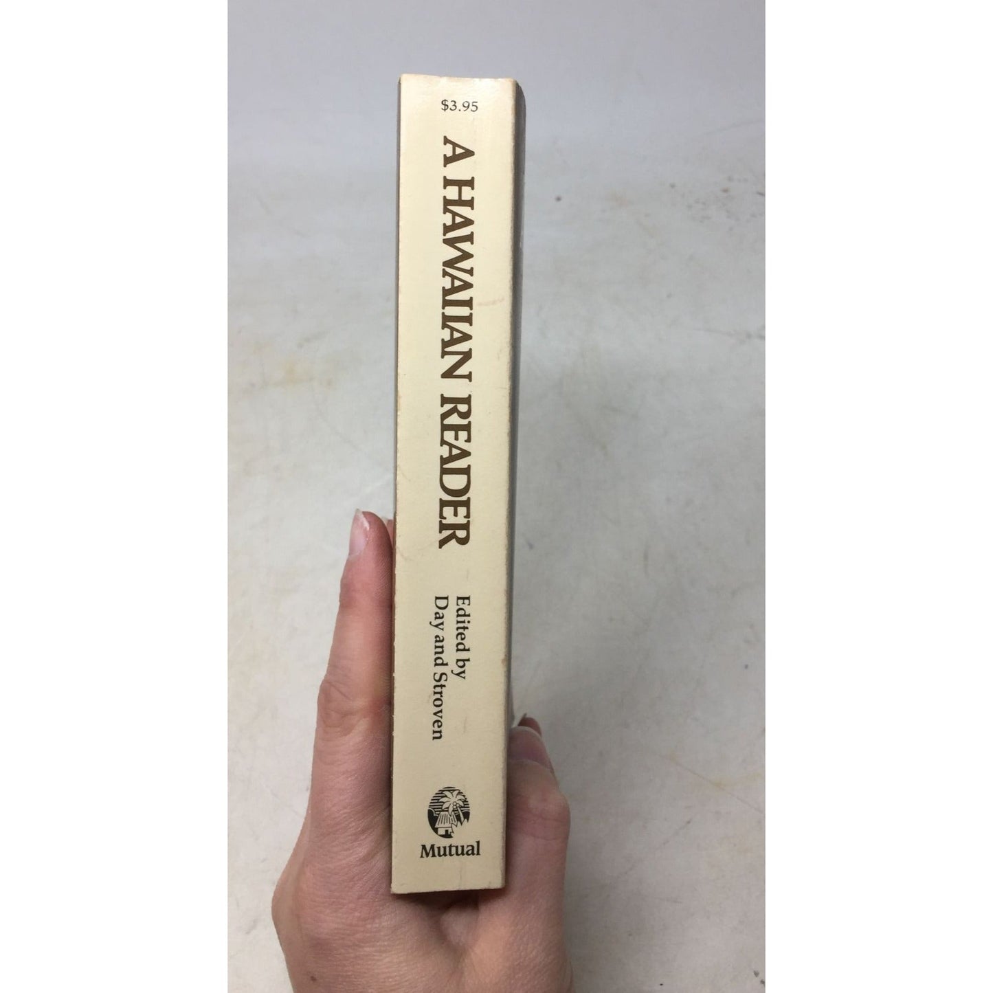 paperback copy of the book A Hawaiian Reader unbranded  A+ Stuff