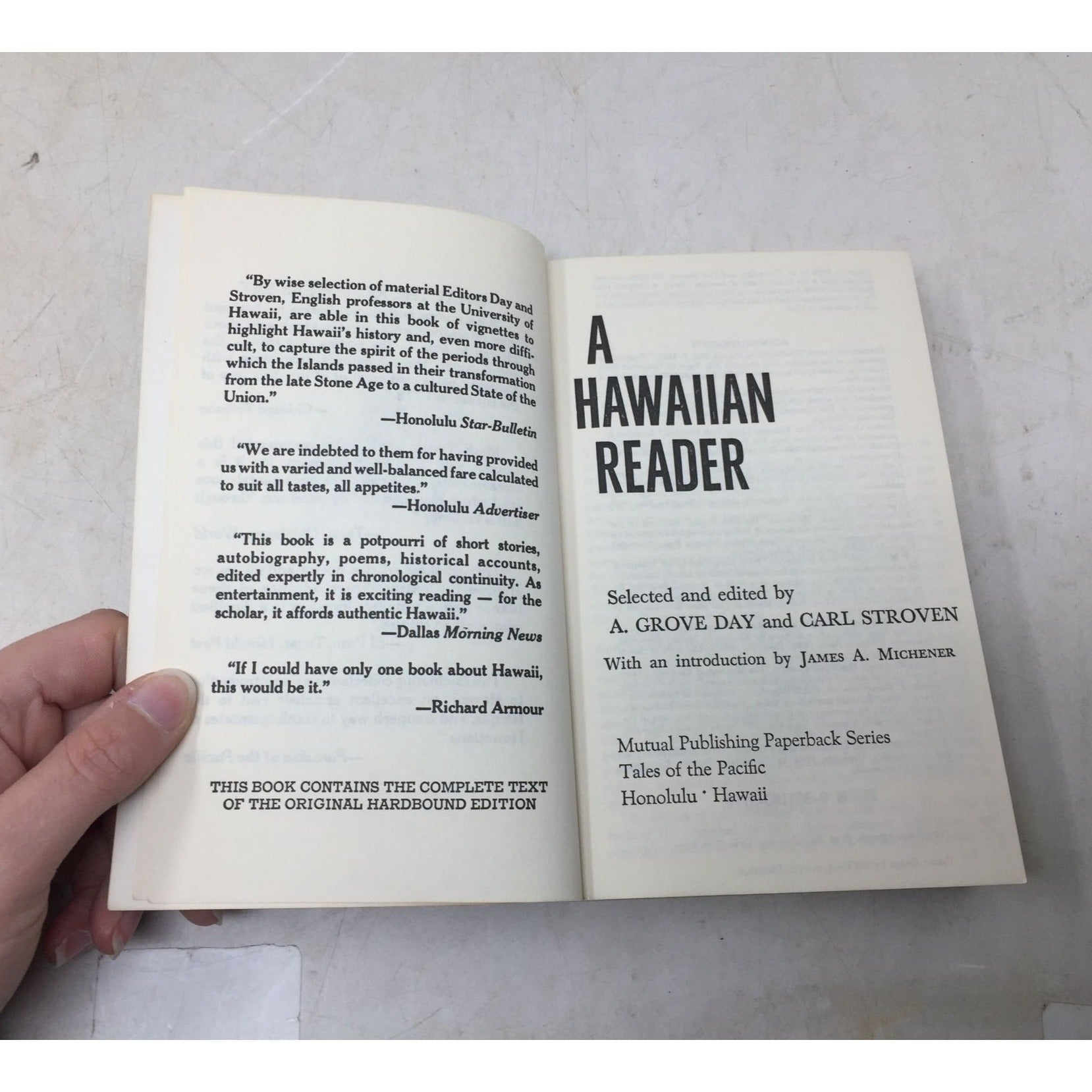 paperback copy of the book A Hawaiian Reader unbranded  A+ Stuff