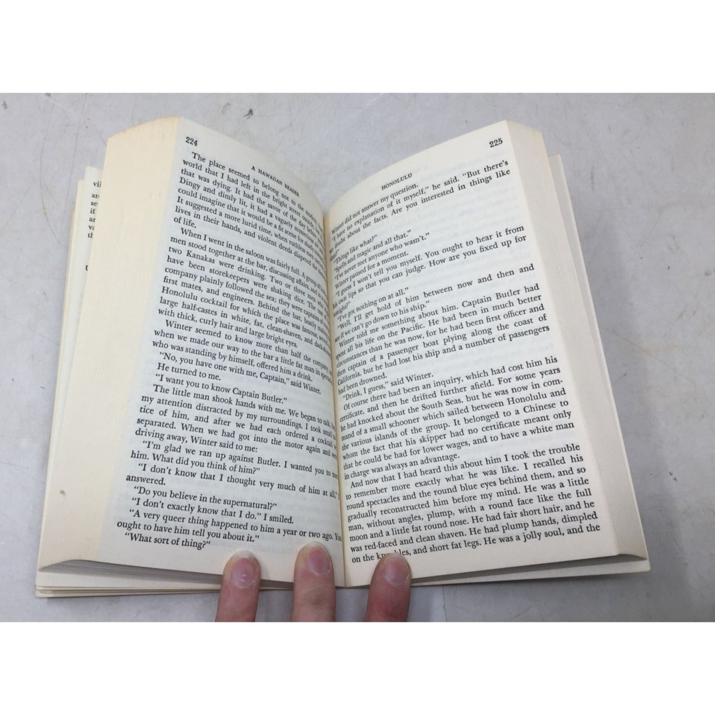 paperback copy of the book A Hawaiian Reader unbranded  A+ Stuff