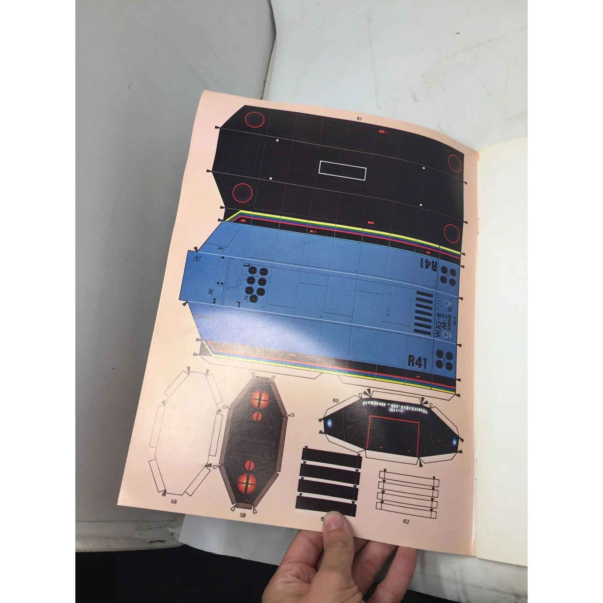 Space Freighter Future Supply Ship A complete kit in a book - A+ Stuff - Books - A+ Stuff