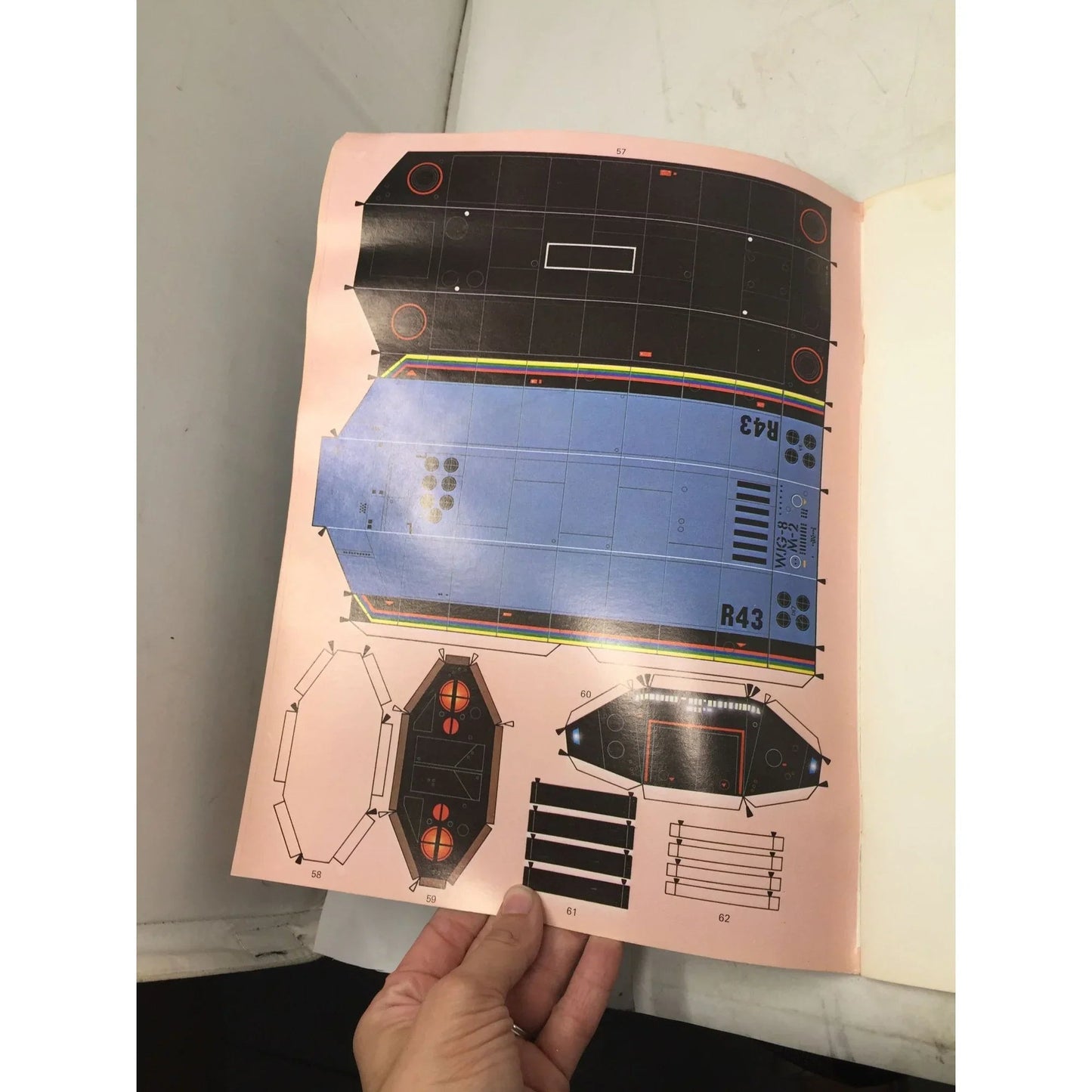 Space Freighter Future Supply Ship A complete kit in a book - A+ Stuff - Books - A+ Stuff
