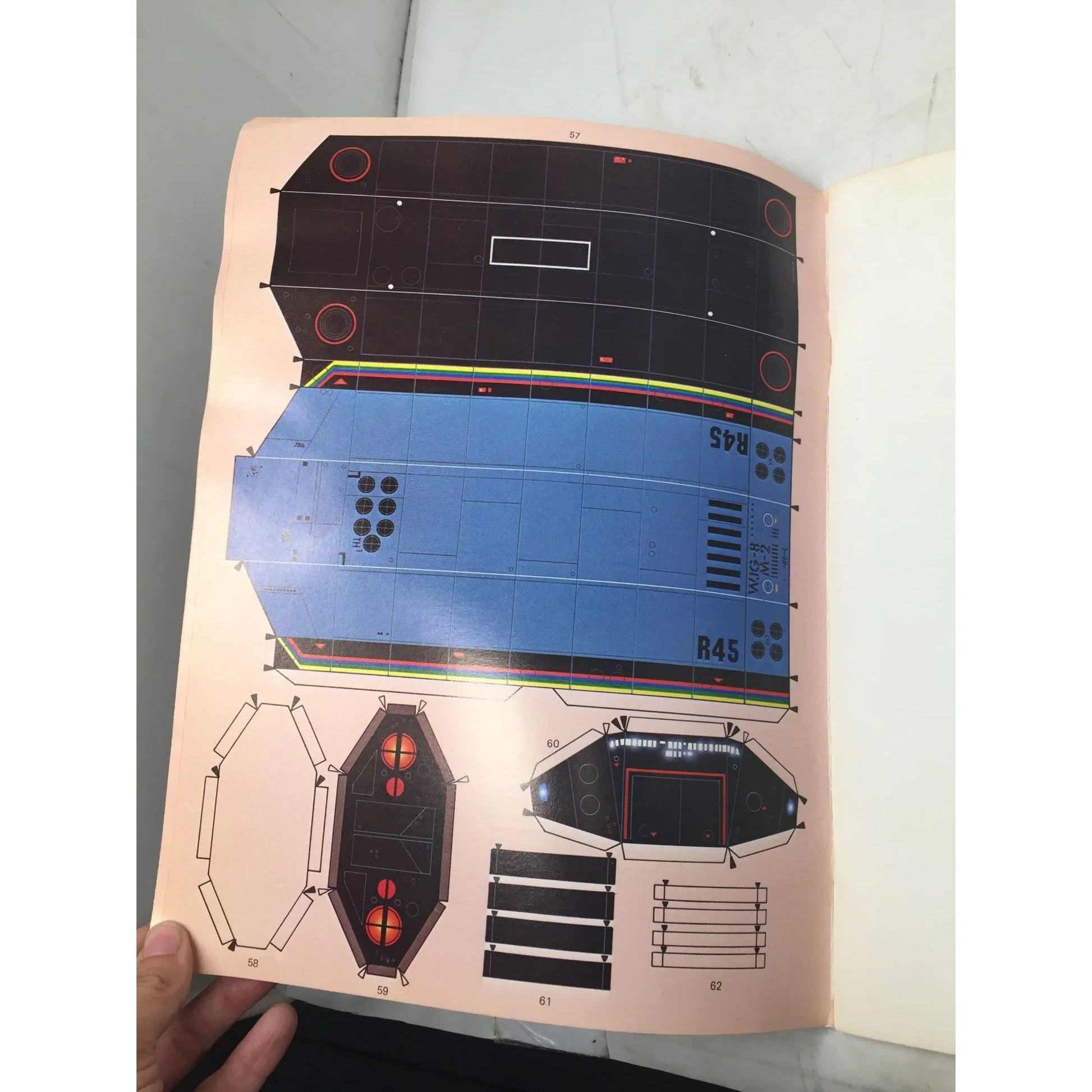 Space Freighter Future Supply Ship A complete kit in a book - A+ Stuff - Books - A+ Stuff