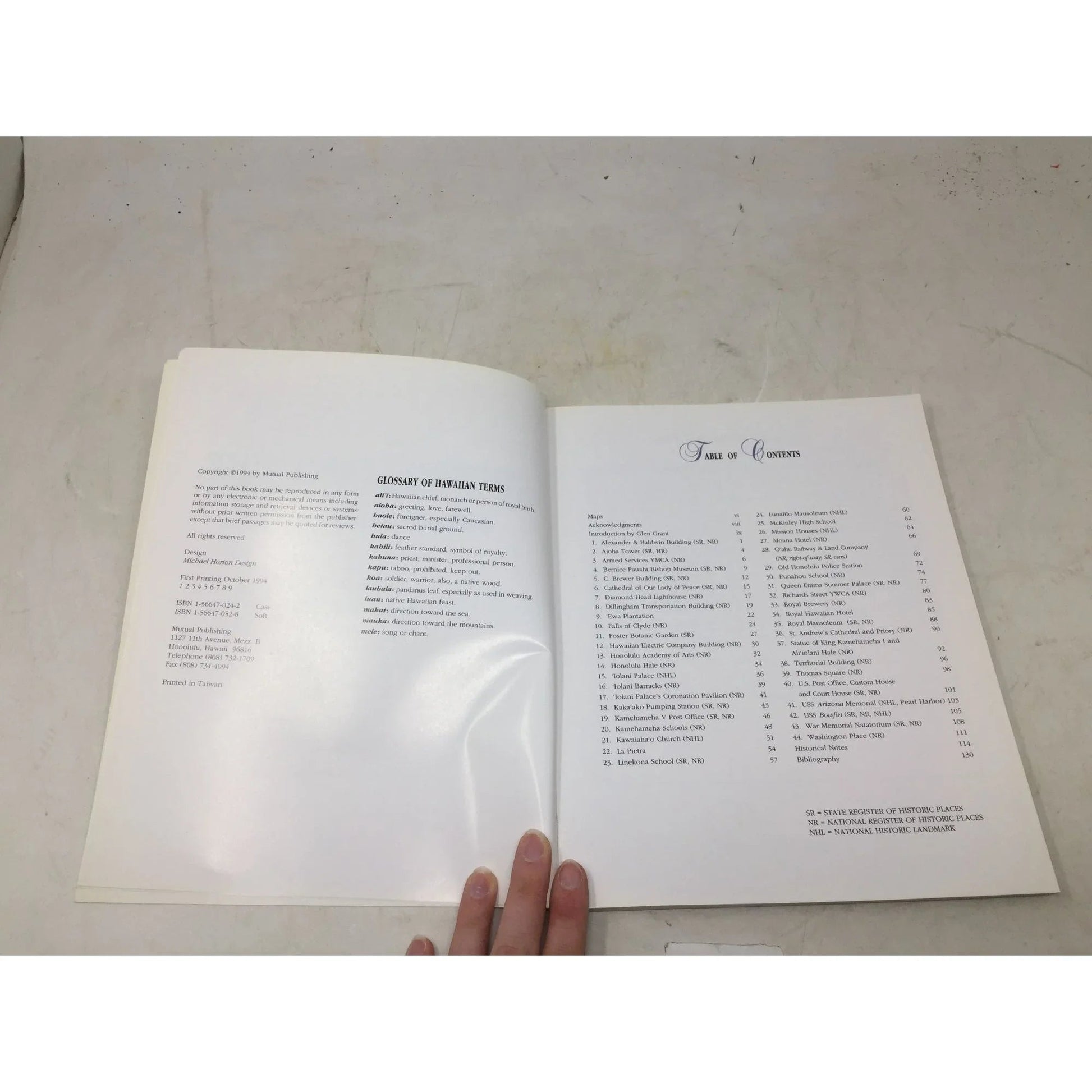Stepping Into Time: A Guide to Honolulu's Historic Landmarks - A+ Stuff - books - A+ Stuff