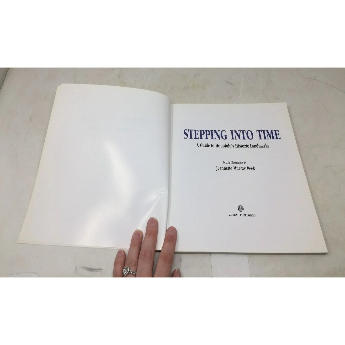 Stepping Into Time: A Guide to Honolulu's Historic Landmarks - A+ Stuff - books - A+ Stuff