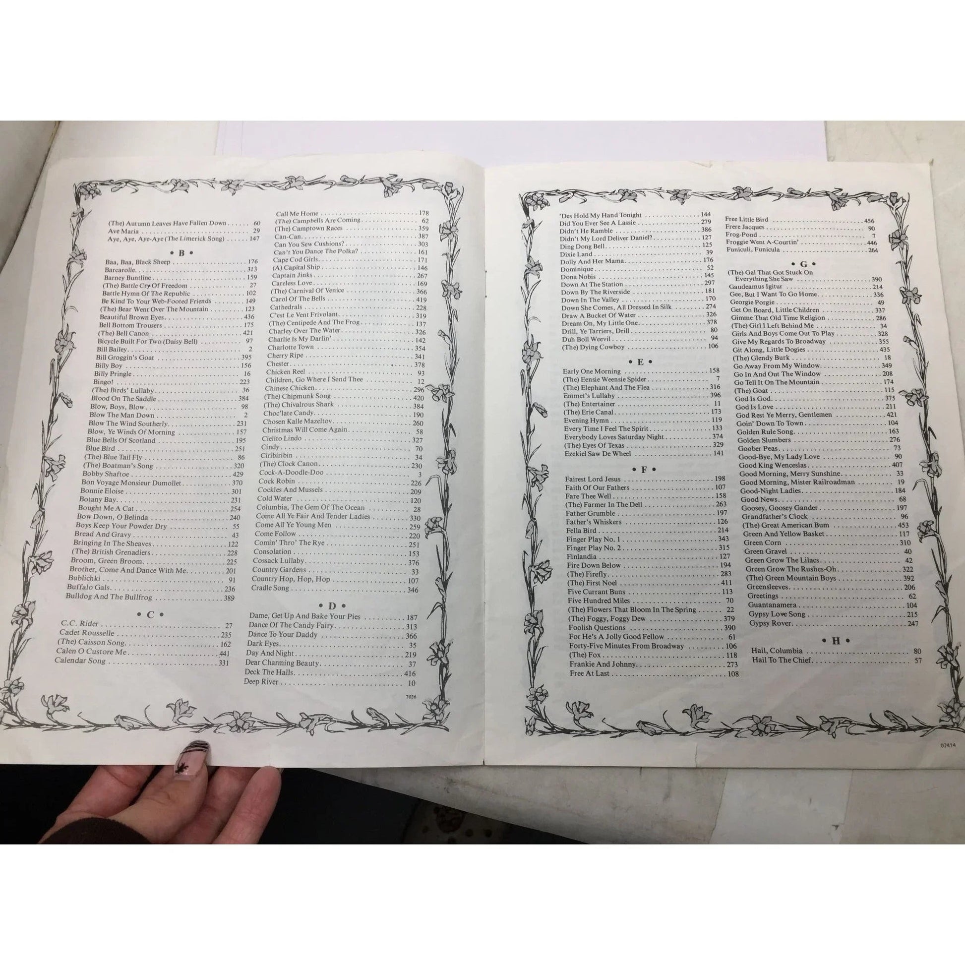 The Children's Song Book 1002 Jumbo Paperback Song book - A+ Stuff - Books - A+ Stuff