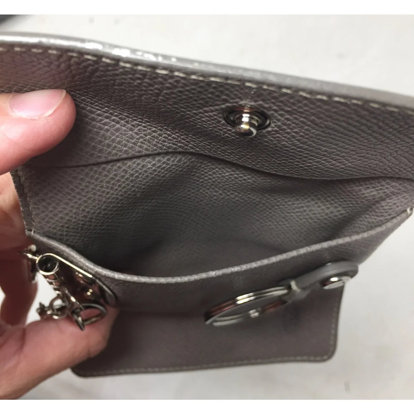 TOD'S 5 Key Keyholder Wallet - Beige/Gray Pebbled Leather - Tod's - Key holder Wallet - A+ Stuff