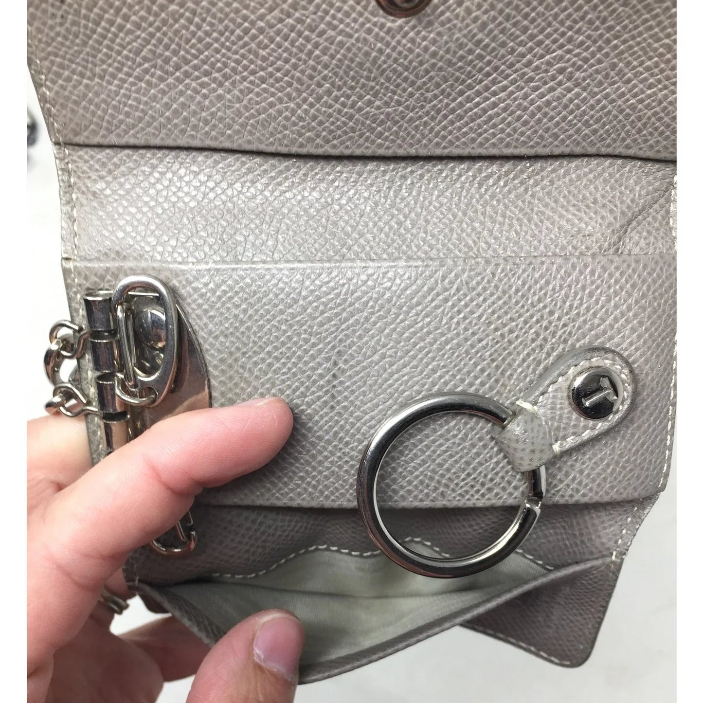TOD'S 5 Key Keyholder Wallet - Beige/Gray Pebbled Leather - Tod's - Key holder Wallet - A+ Stuff