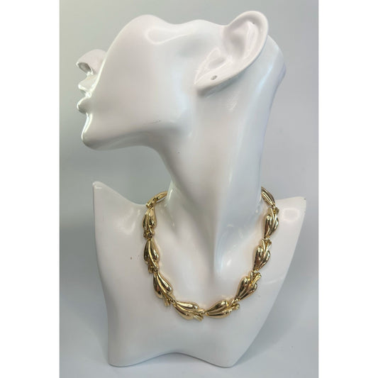 Women's Beautiful Trifari Gold Tone Leaf Design Necklace