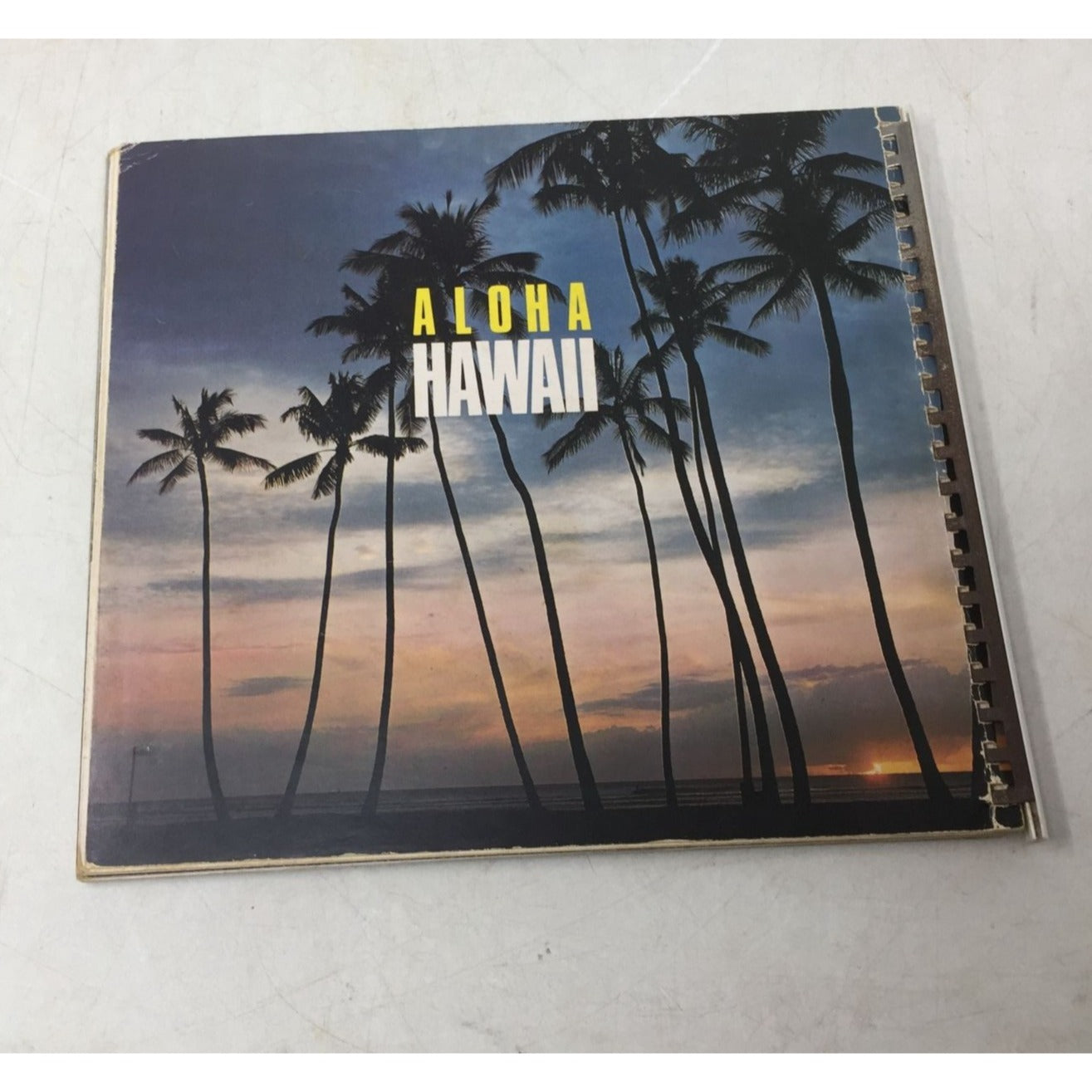 Vintage Aloha Hawaii souvenir book published in 1970. unbranded  A+ Stuff Books