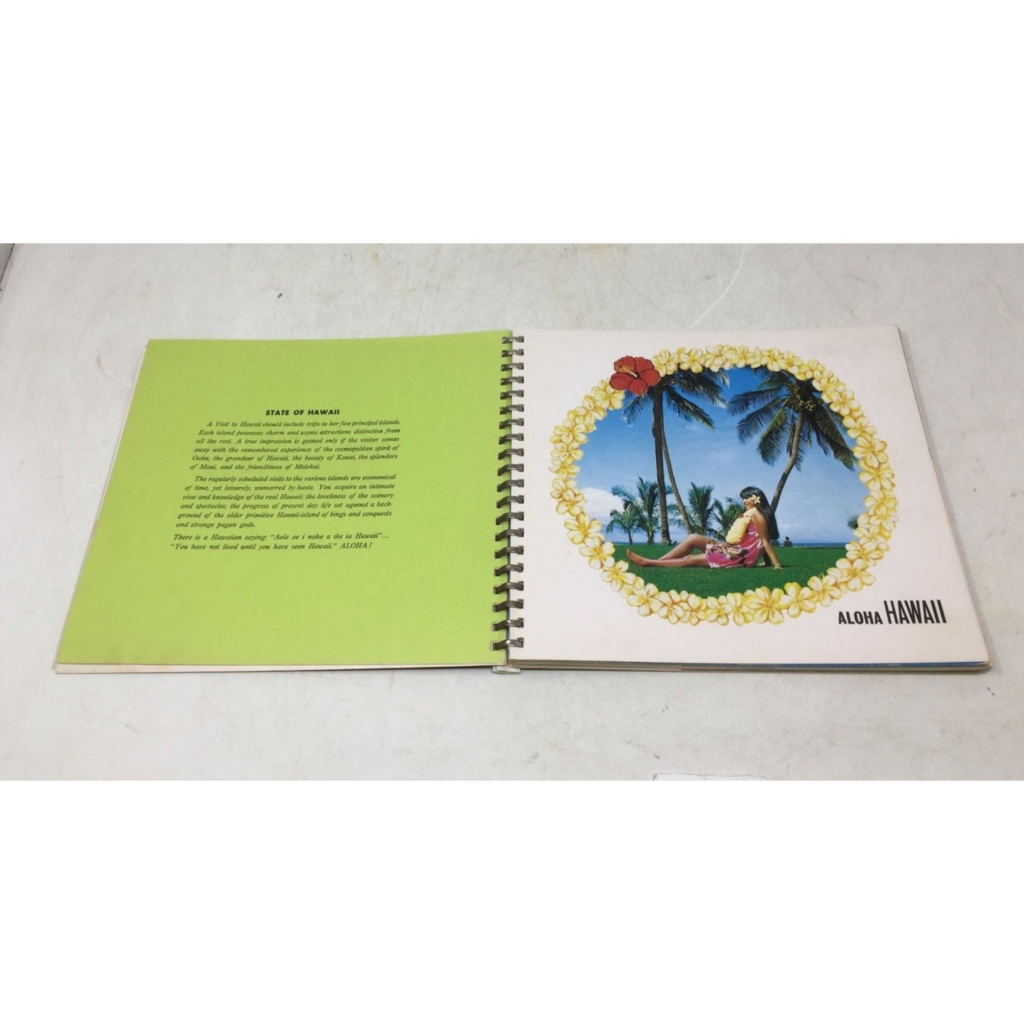 Vintage Aloha Hawaii souvenir book published in 1970. unbranded  A+ Stuff Books