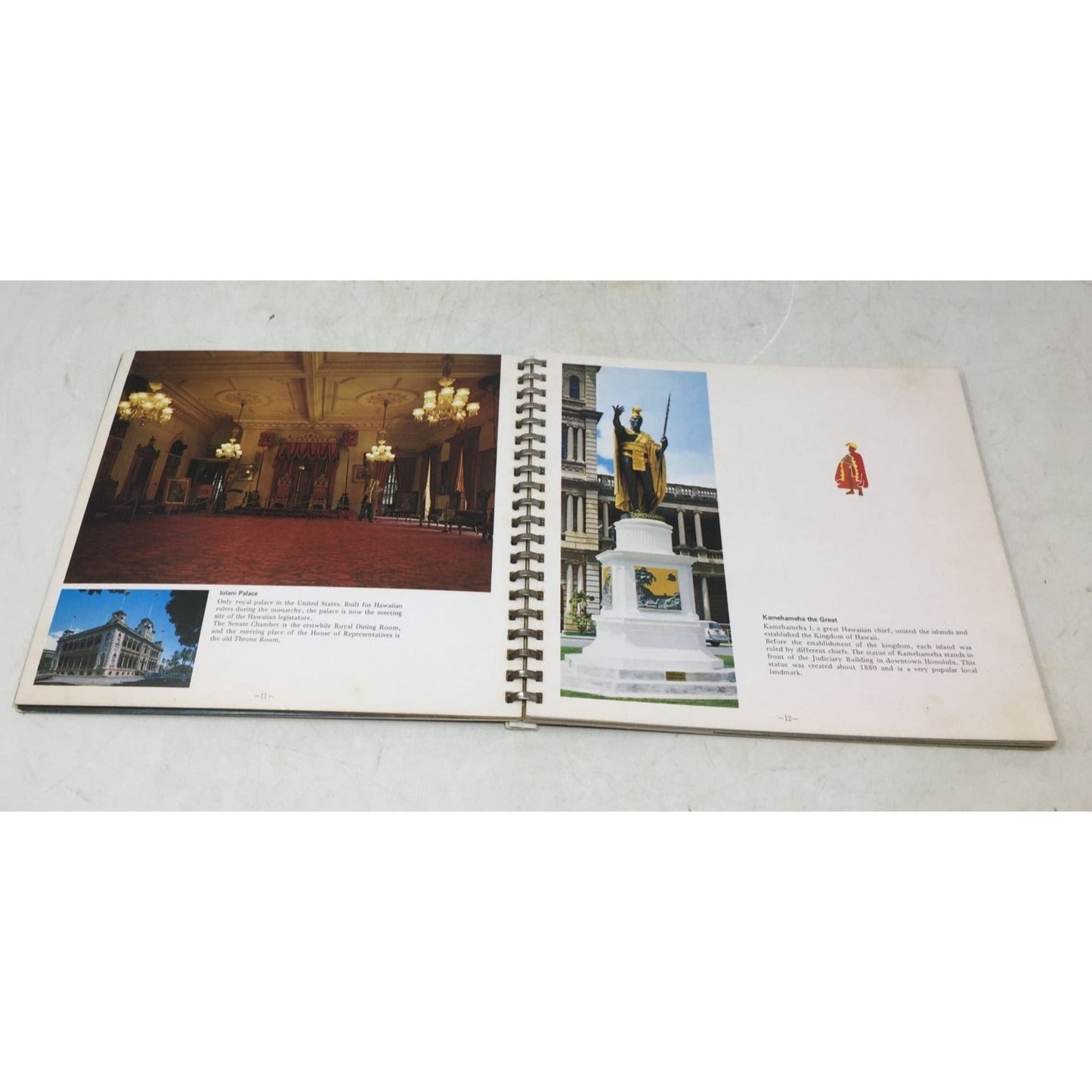 Vintage Aloha Hawaii souvenir book published in 1970. unbranded  A+ Stuff Books
