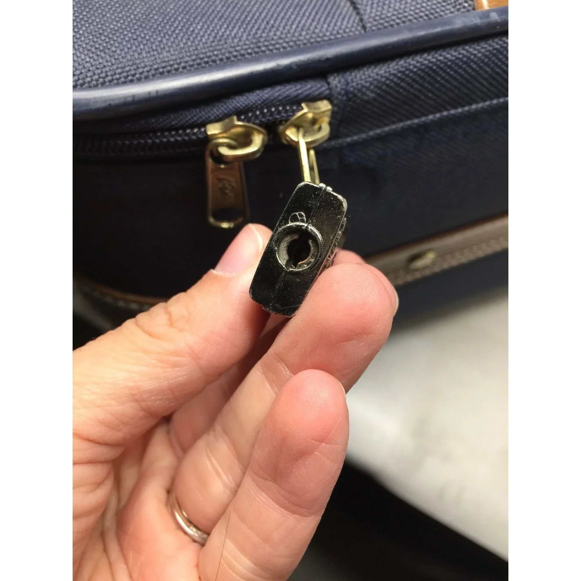 VERDI Zippered Navy Blue Suitcase on Wheels - verdi - Luggage & Bags - A+ Stuff