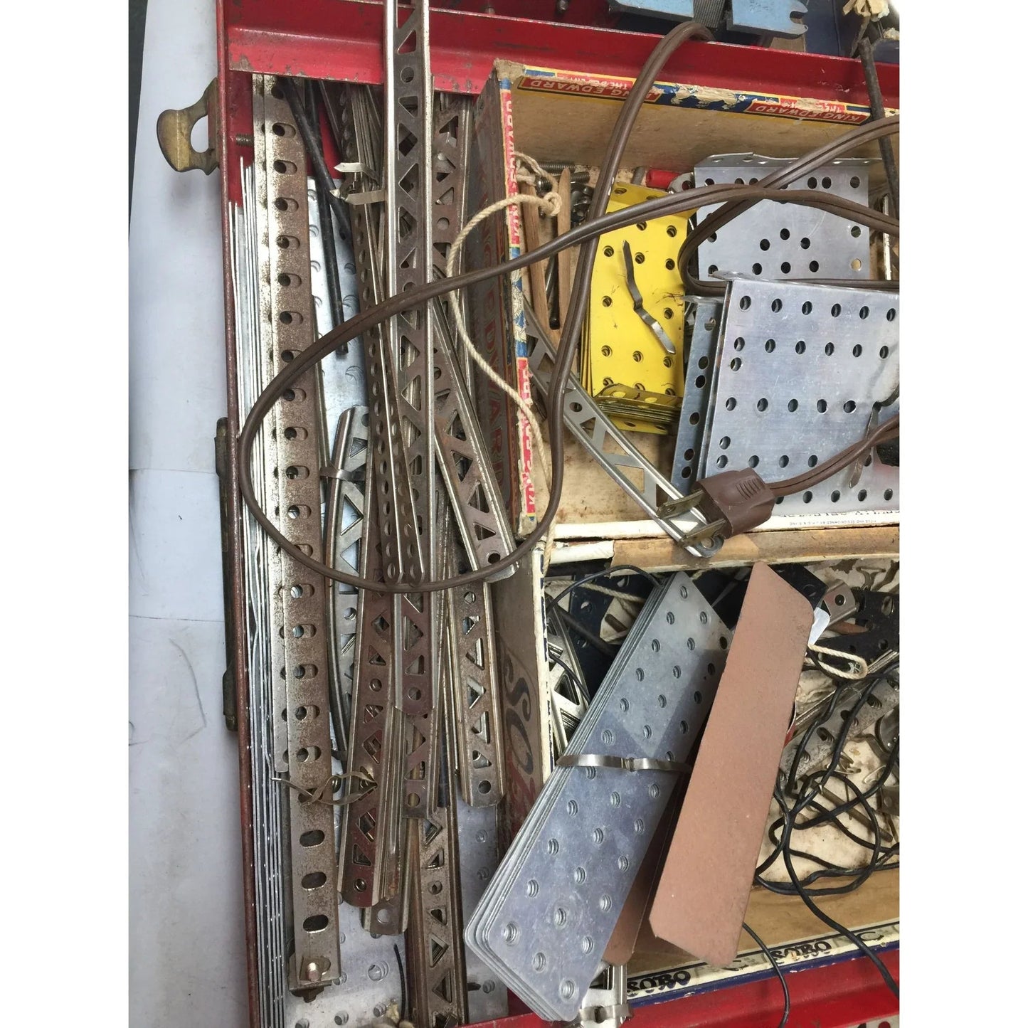 Vintage Erector ''The Worlds Greatest Construction Toy'' in metal Carrying case - A+ Stuff - Toys - A+ Stuff