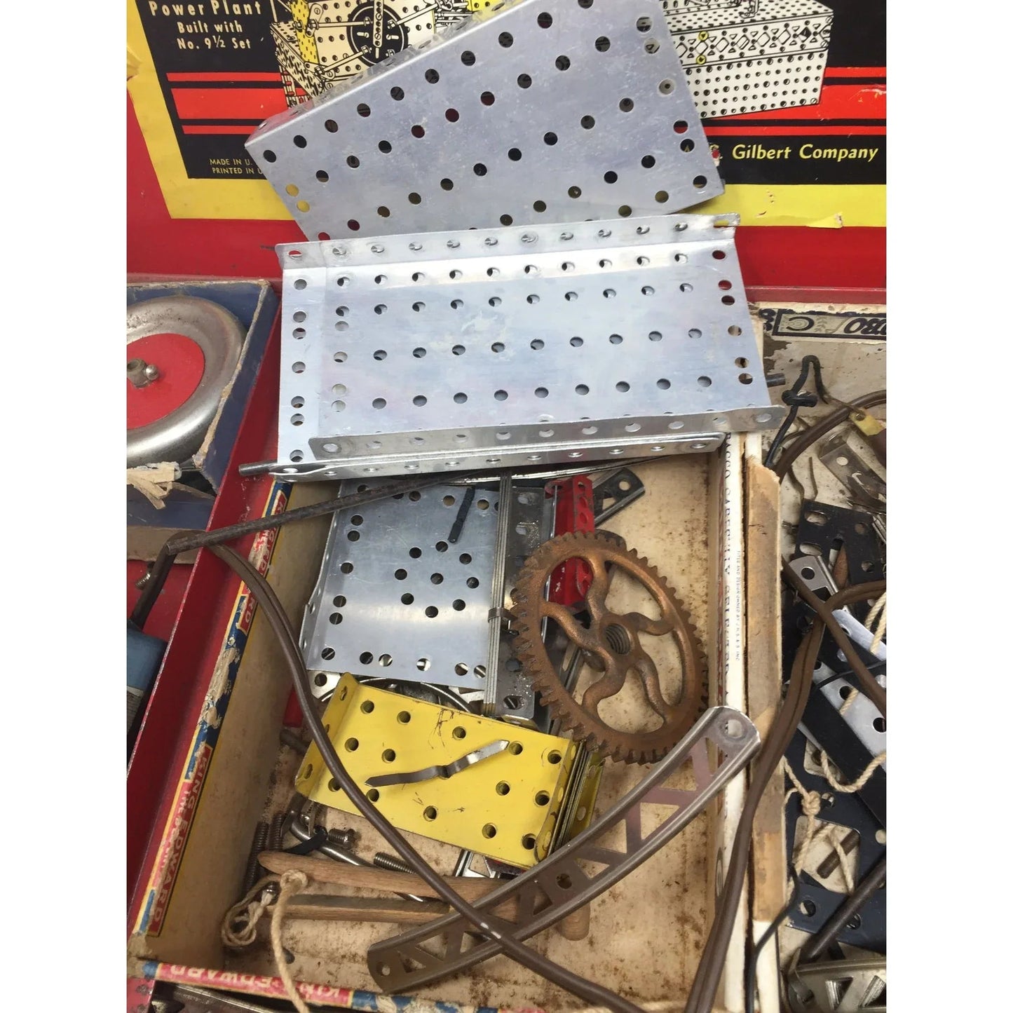 Vintage Erector ''The Worlds Greatest Construction Toy'' in metal Carrying case - A+ Stuff - Toys - A+ Stuff