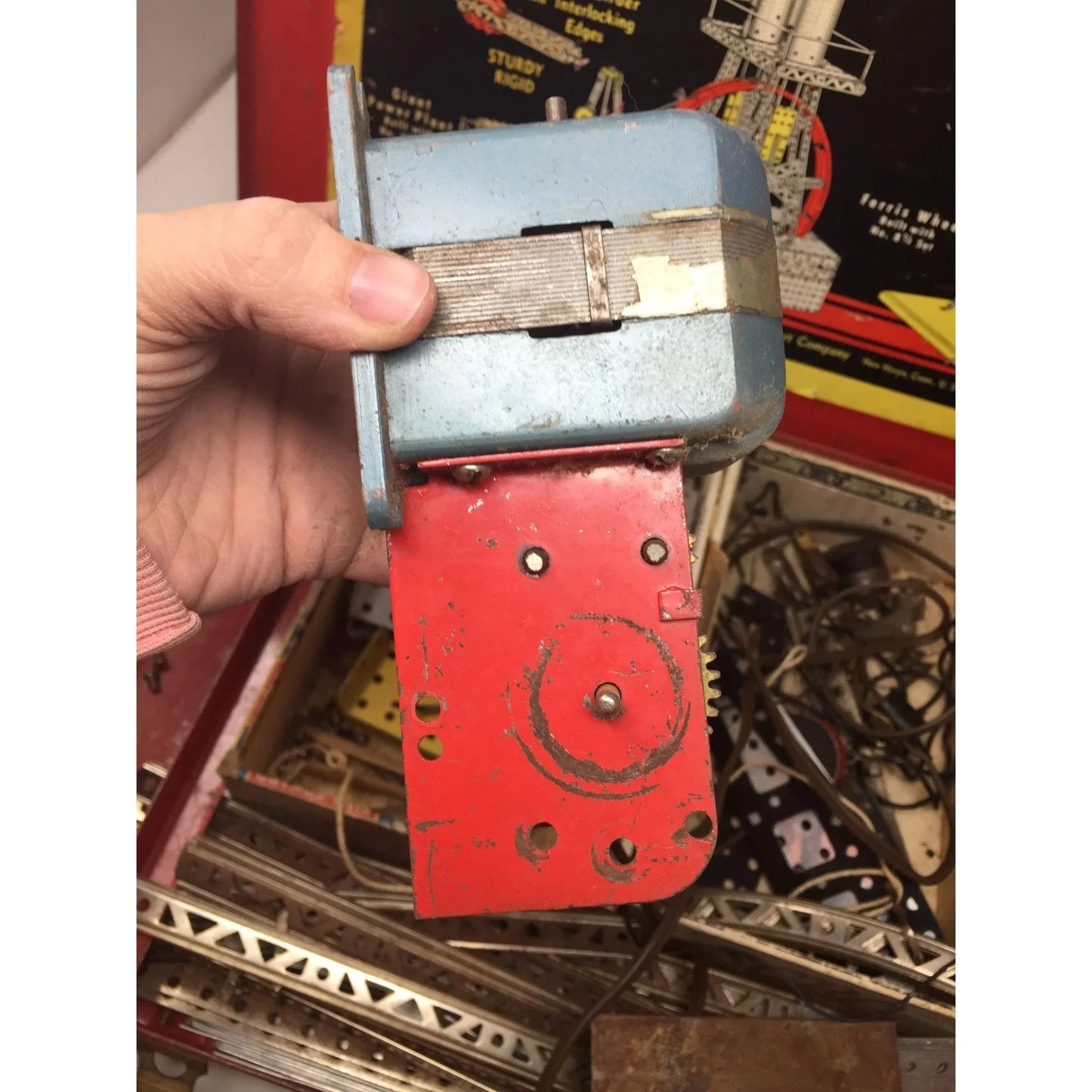 Vintage Erector ''The Worlds Greatest Construction Toy'' in metal Carrying case - A+ Stuff - Toys - A+ Stuff